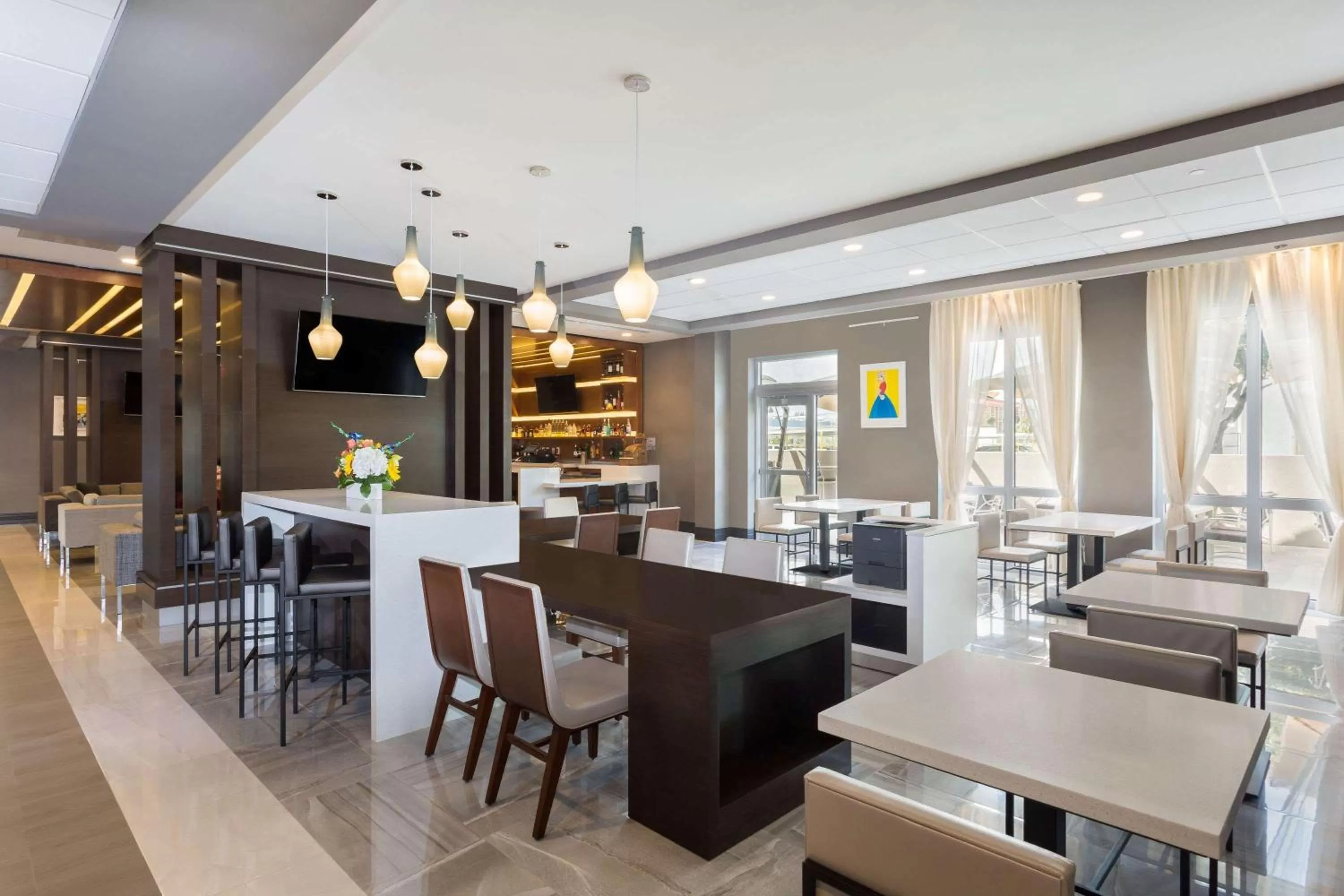 Restaurant/places to eat in Wingate by Wyndham Miami Airport