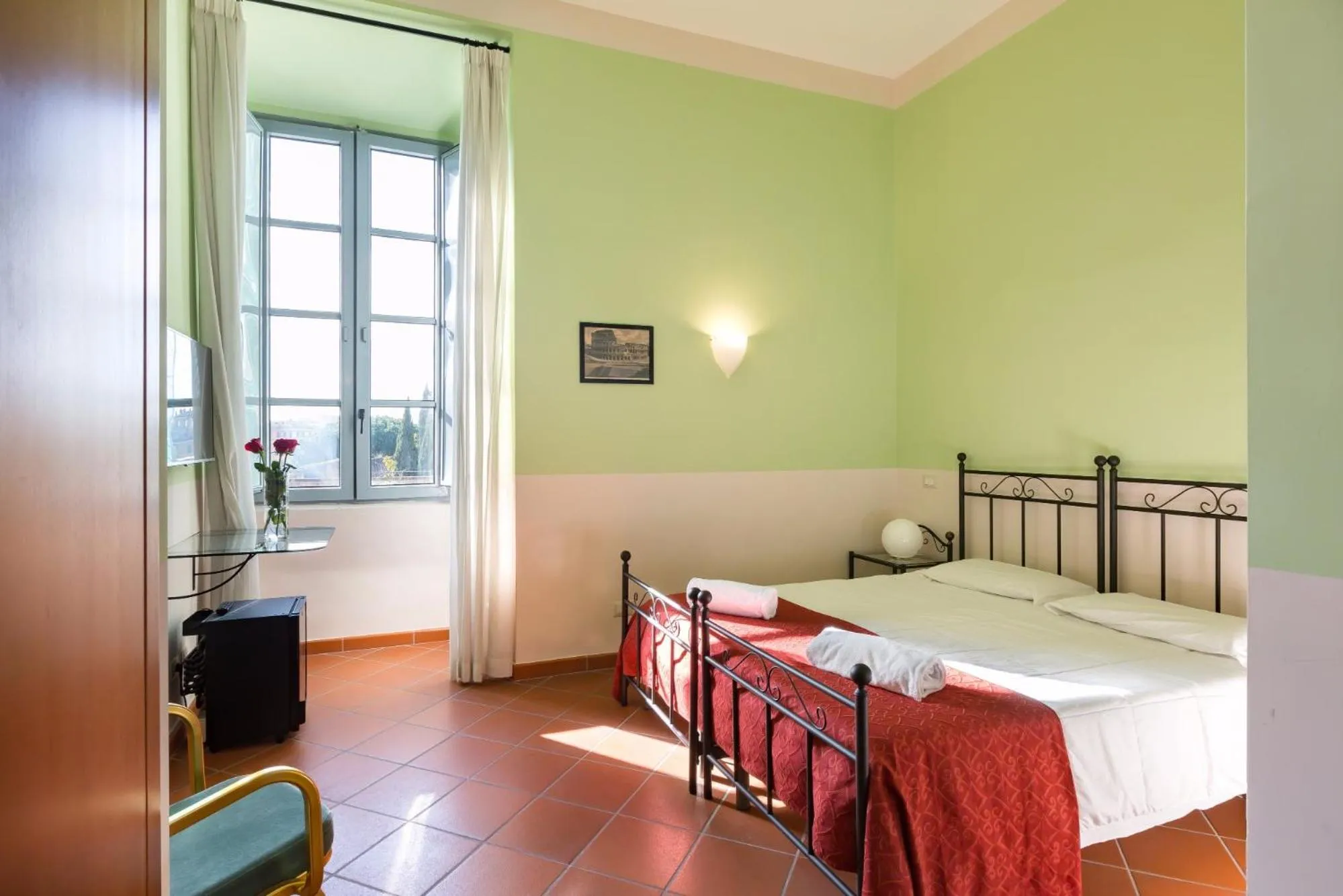 Photo of the whole room, Bed in Domus Sessoriana