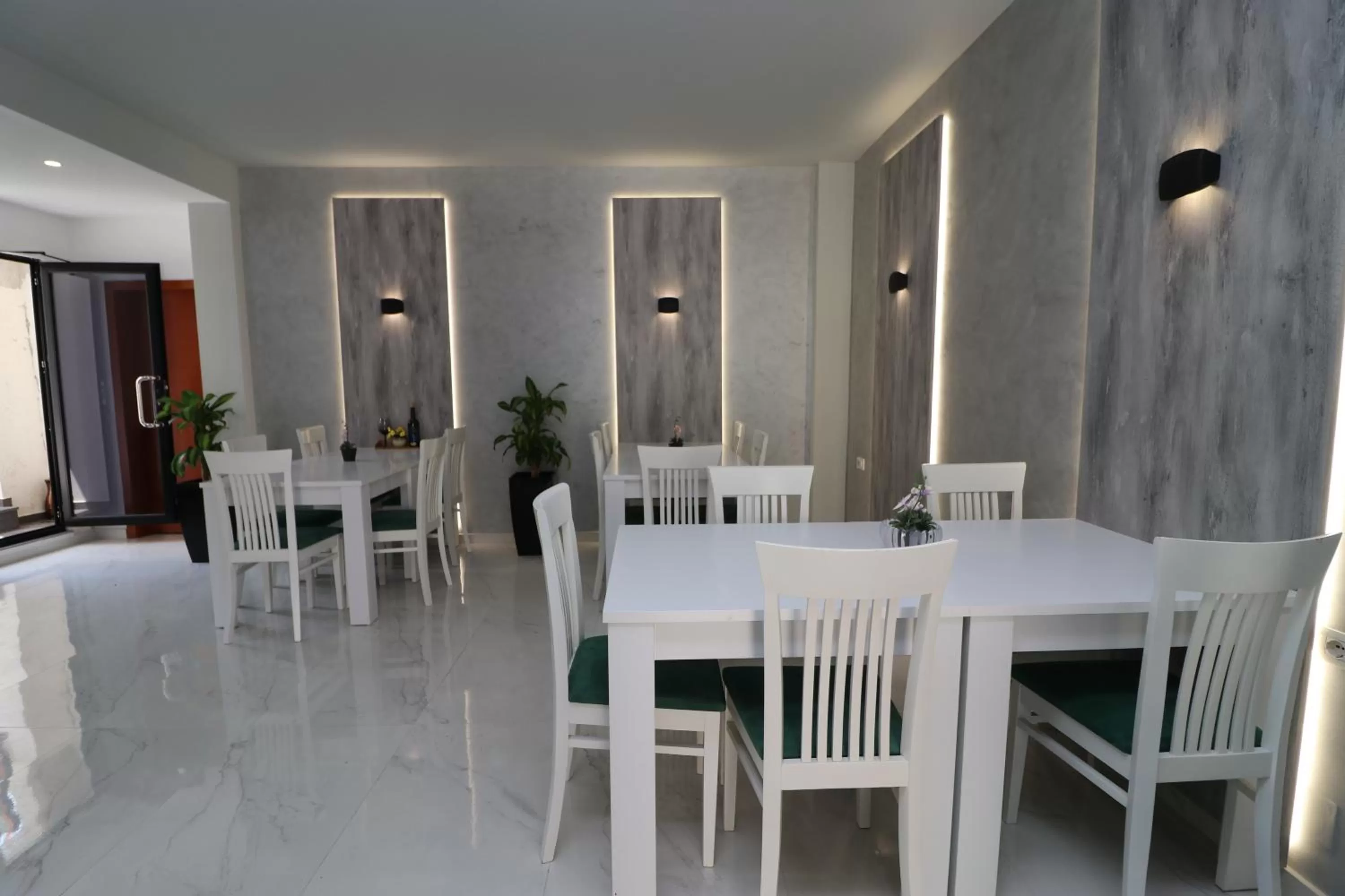 Lobby or reception, Restaurant/Places to Eat in HOTEL KRISTAL