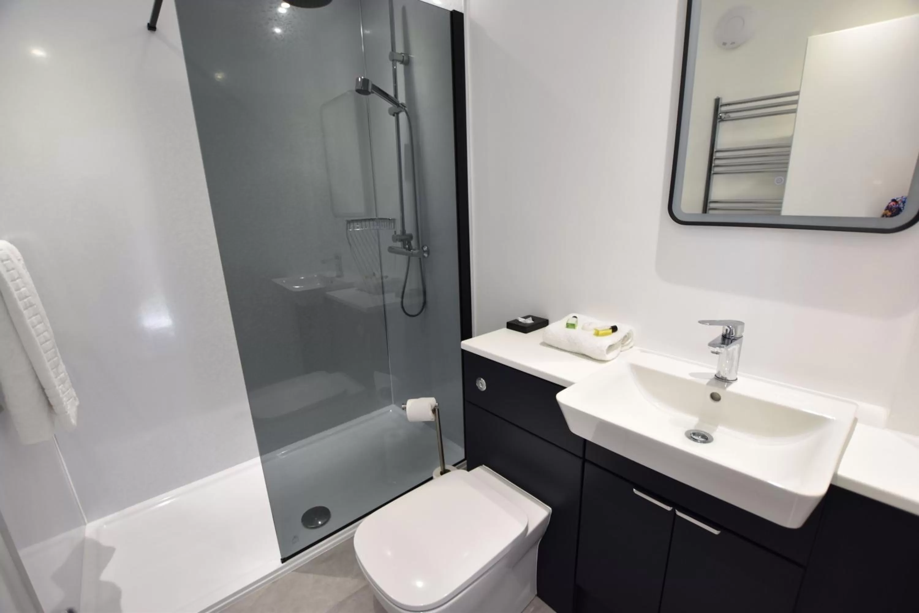 Bathroom in Kingsway Hotel.