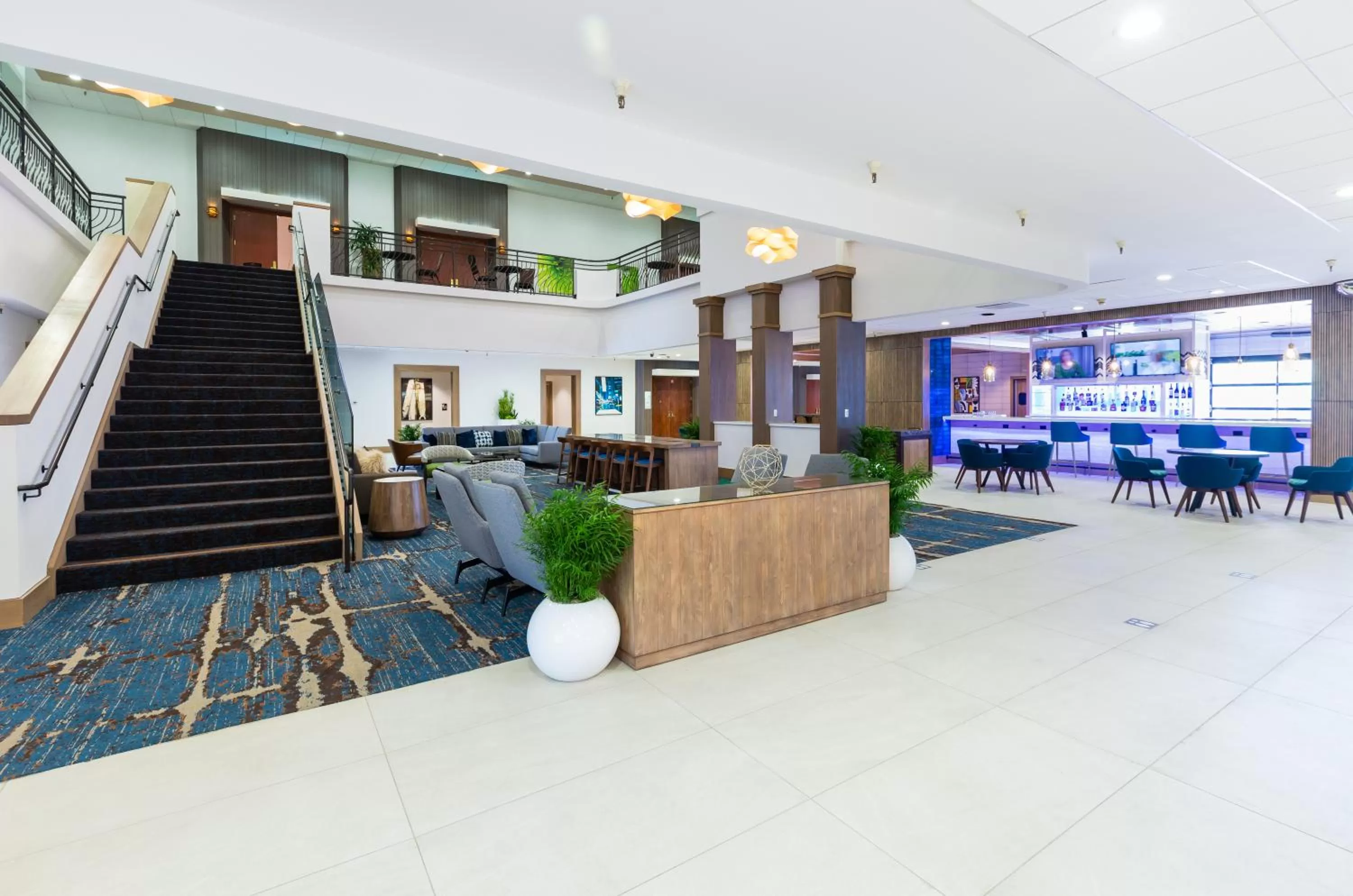 Lobby or reception in Holiday Inn San Jose-Silicon Valley by IHG