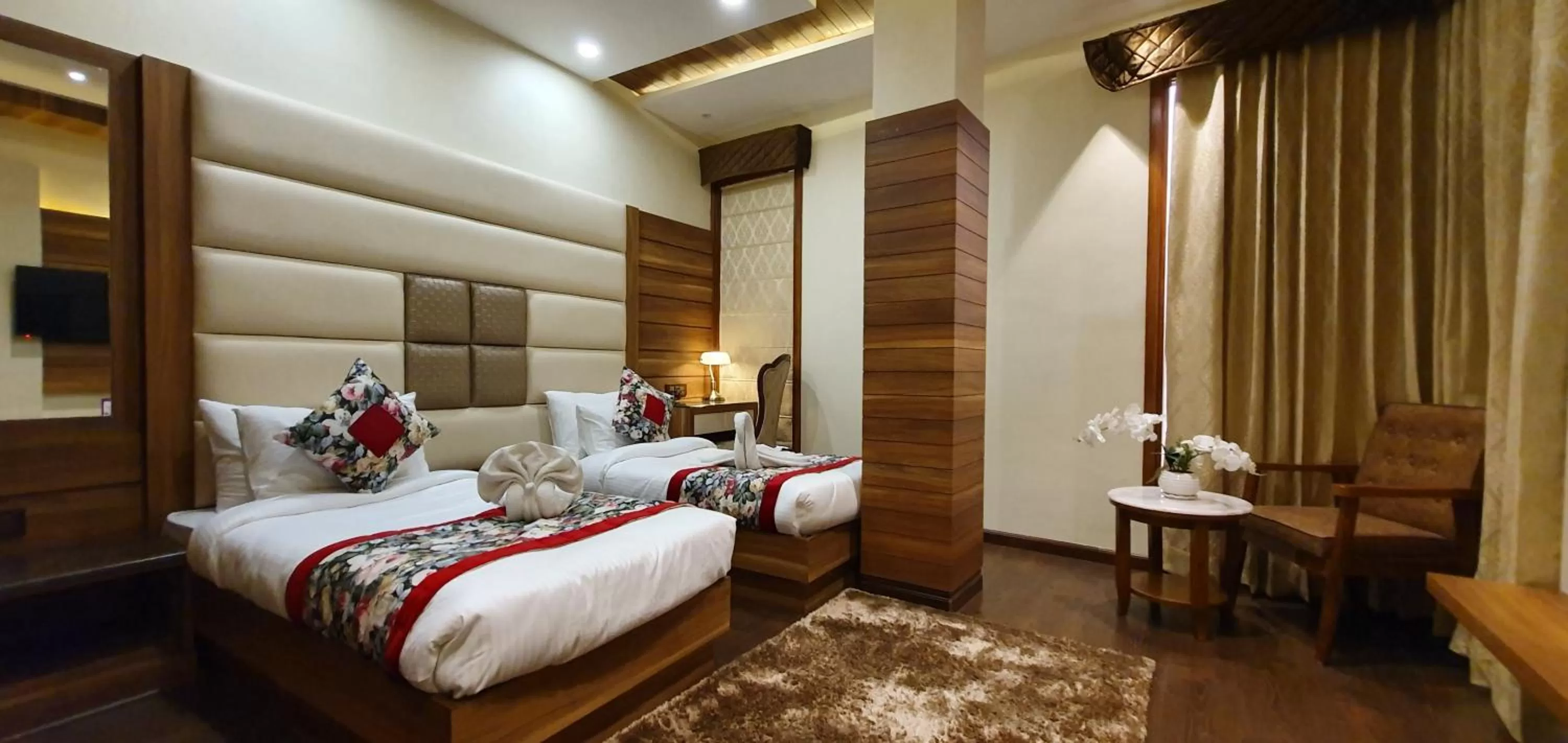 Bed in Hotel Makhan Residency