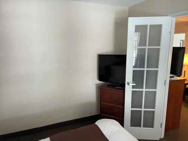 Bed in River Hills Hotel- Mankato