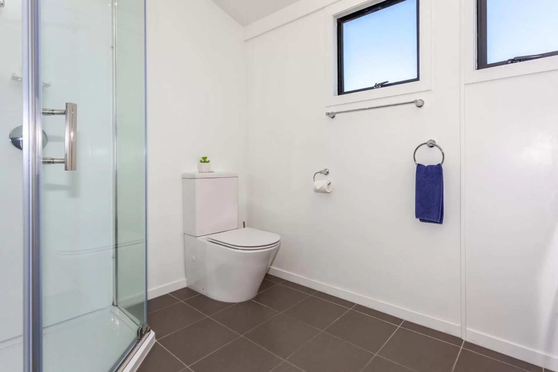 Bathroom in Tidewater Motel & Tourist Park