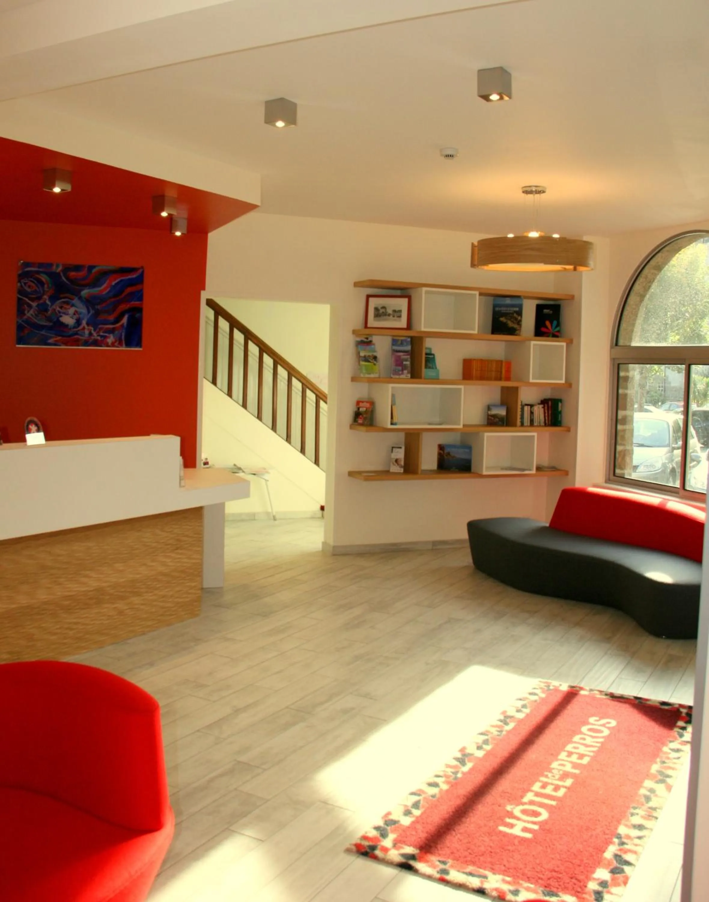 Communal lounge/ TV room in Hôtel de Perros, The Originals Boutique