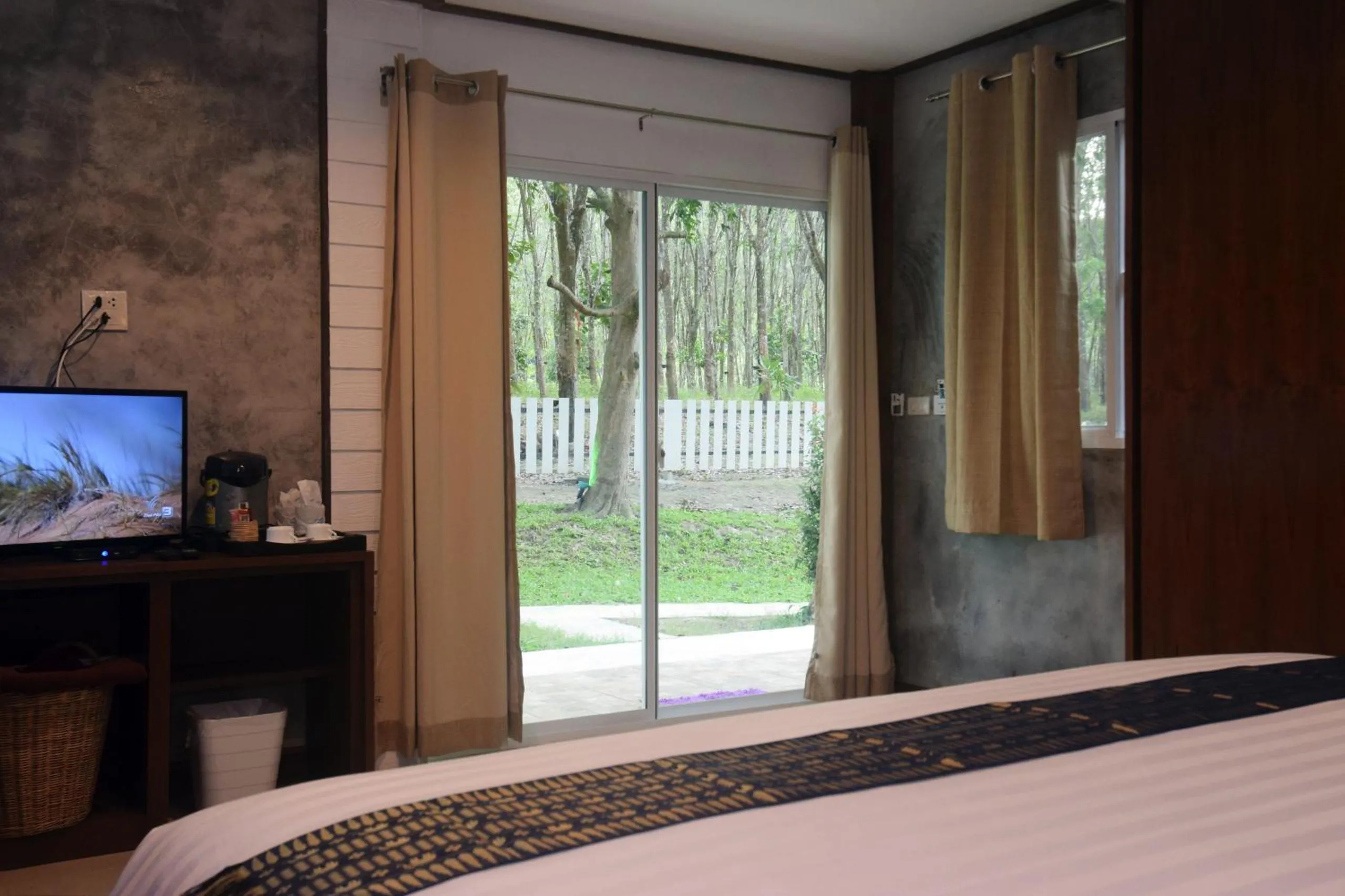 Bed in BaanPhong Lanta