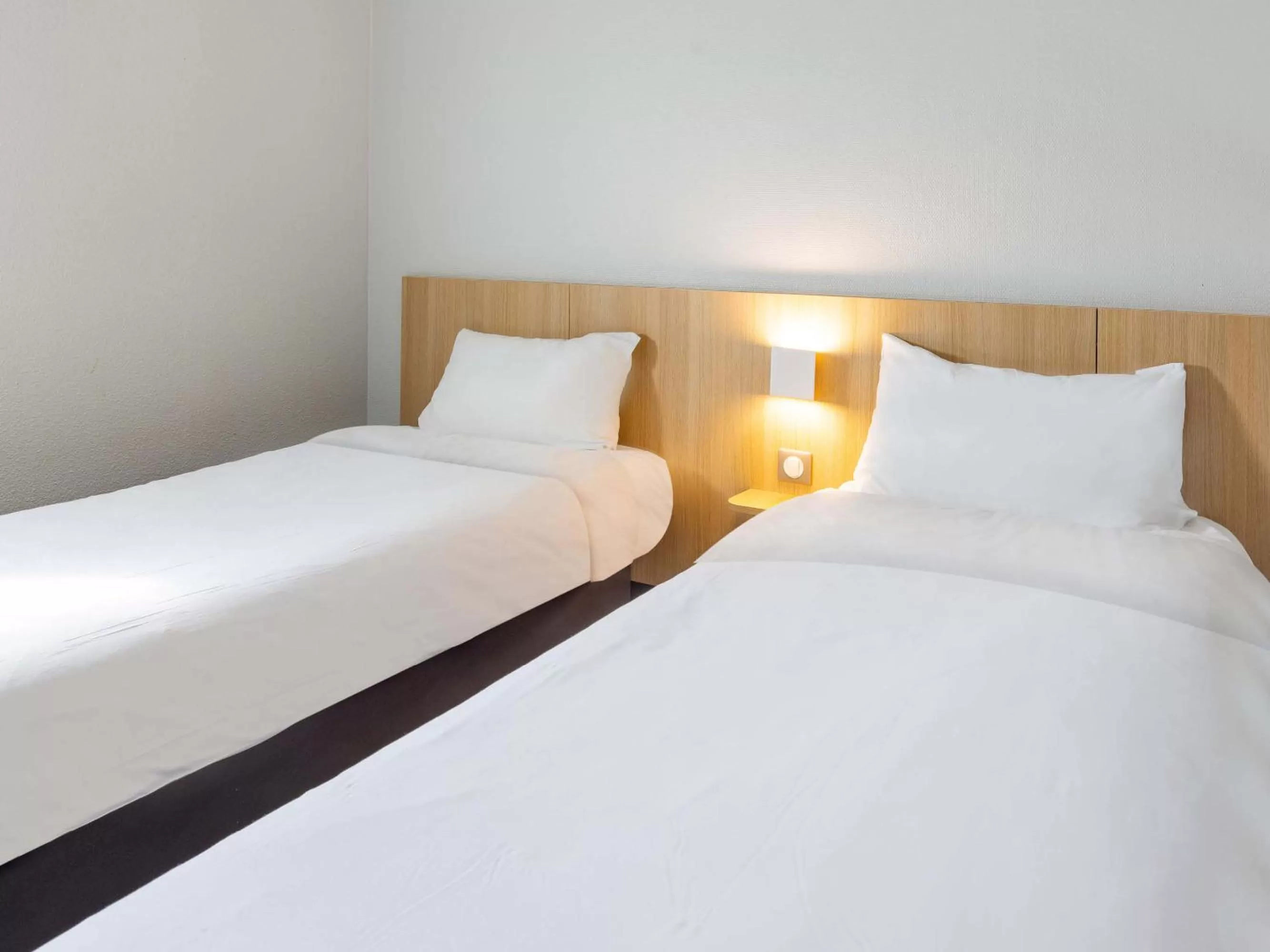 Bedroom, Bed in B&B HOTEL Rennes Sud Chantepie