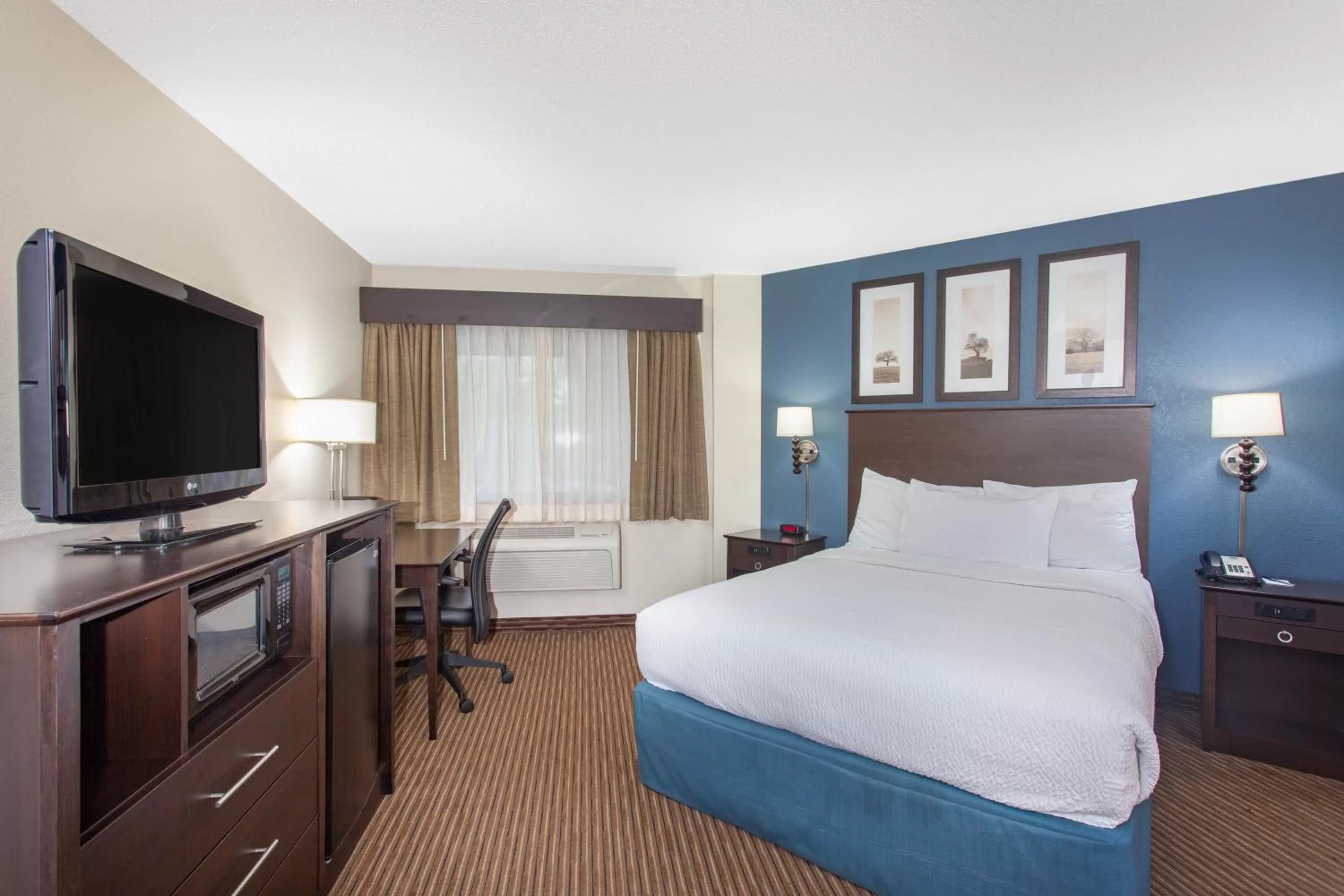 Bedroom, Bed in AmericInn by Wyndham Mankato Event Center near MSU