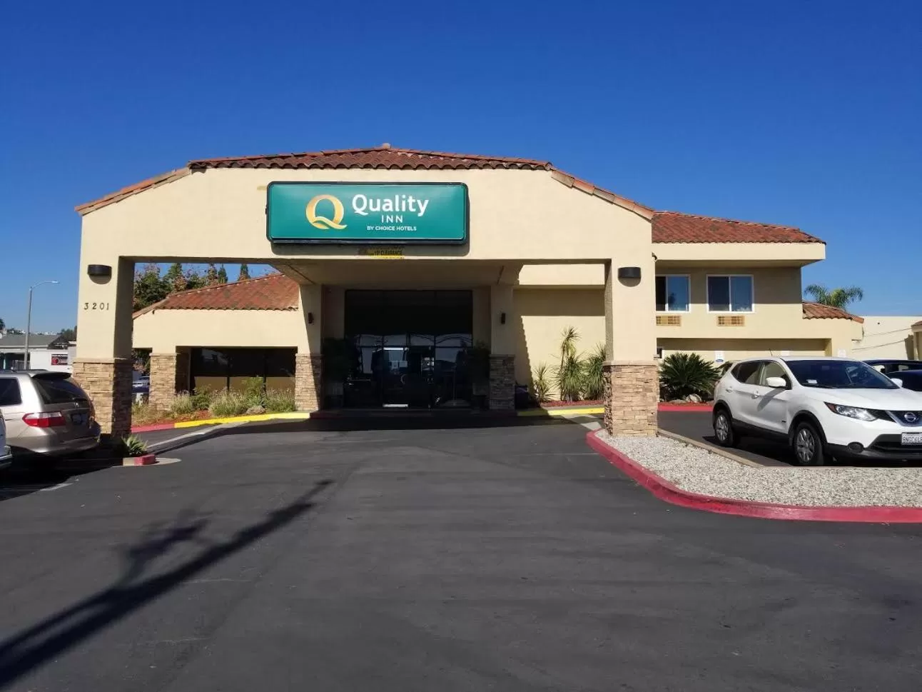 Facade/entrance in Quality Inn Long Beach - Signal Hill