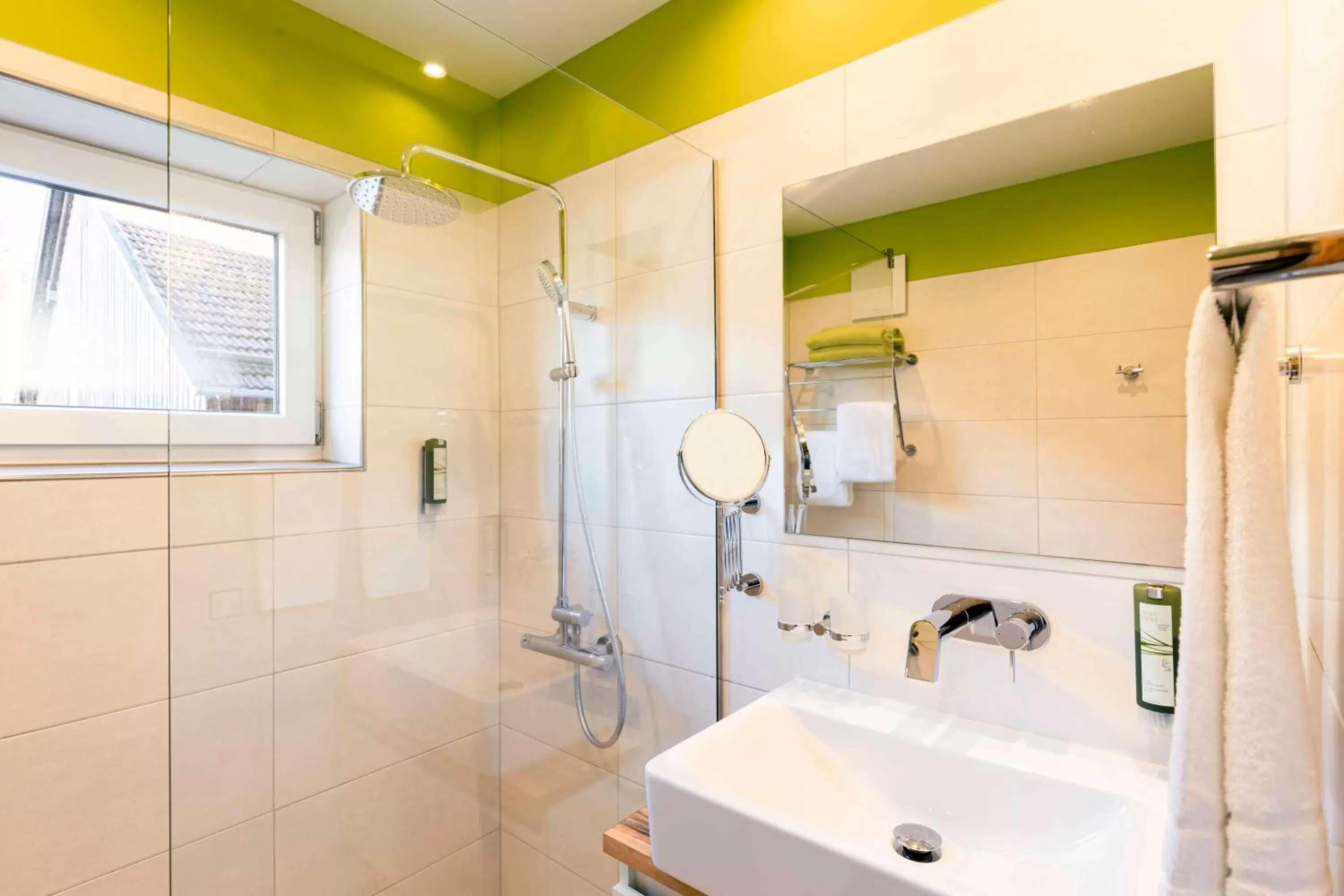 Bathroom in Landhotel GrünWies -Bonsai-Wellness Garni