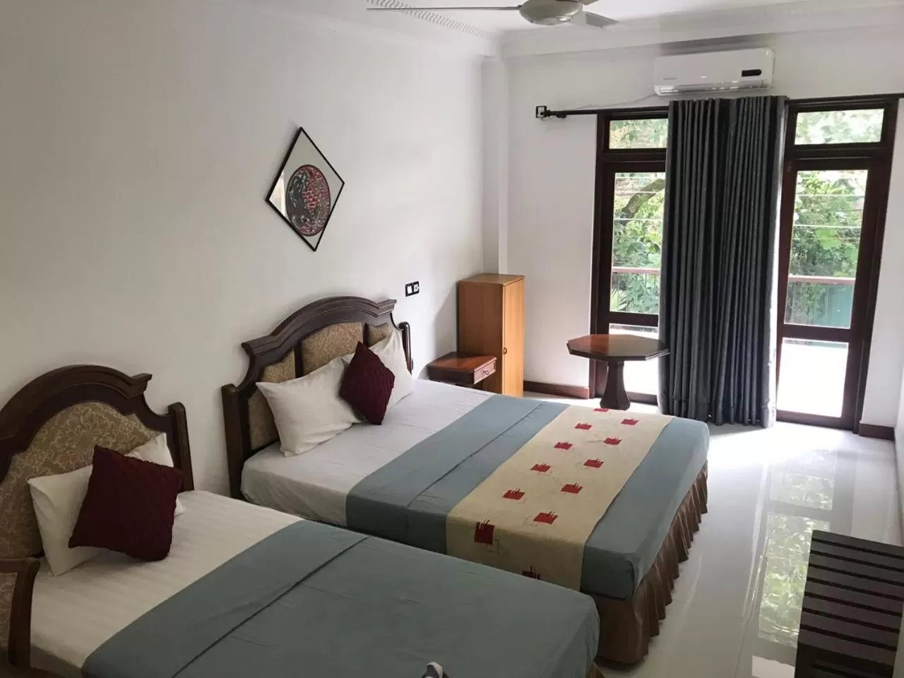 Photo of the whole room, Bed in Eagle's Residence