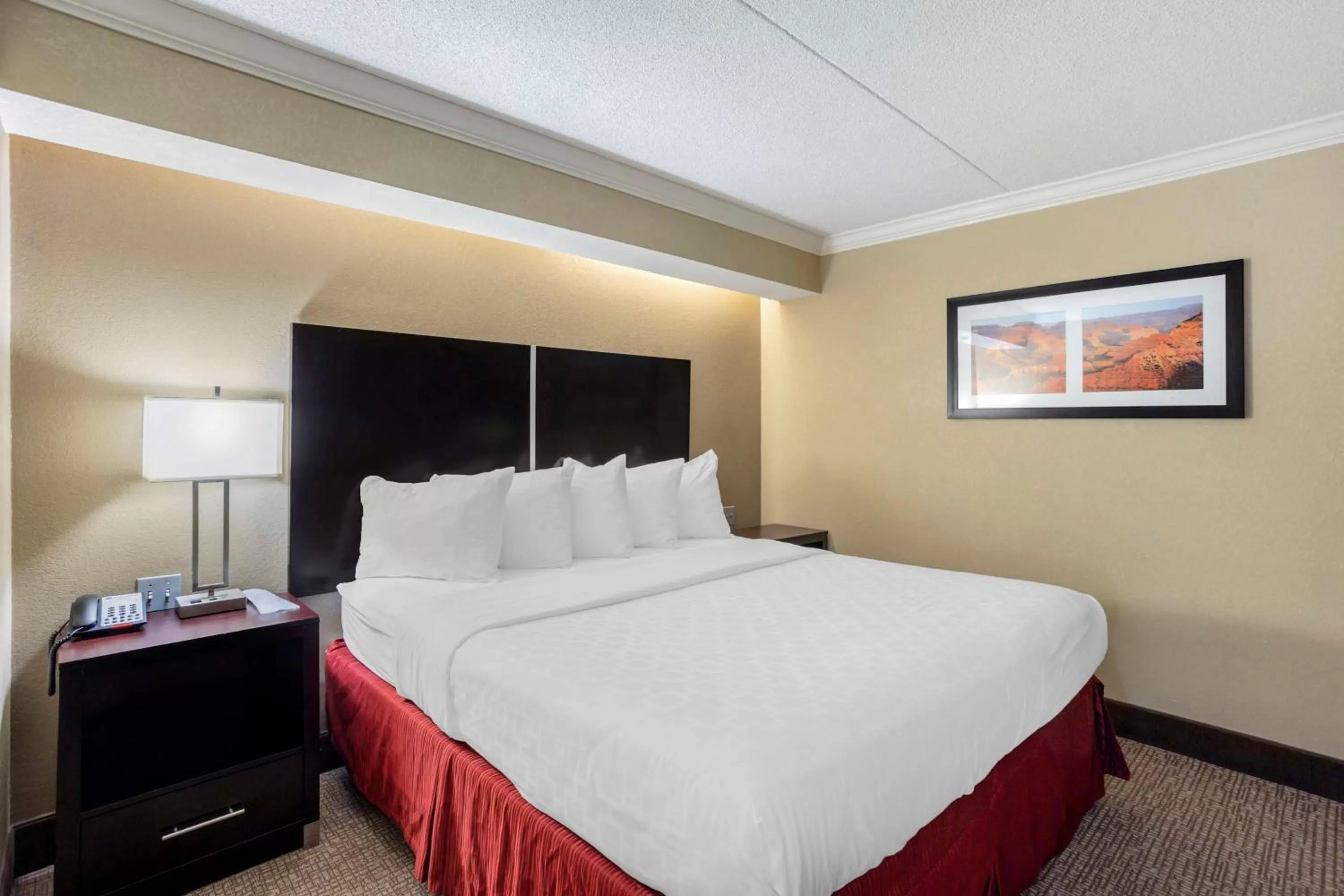 Bedroom, Bed in Best Western Harrisburg North Hotel