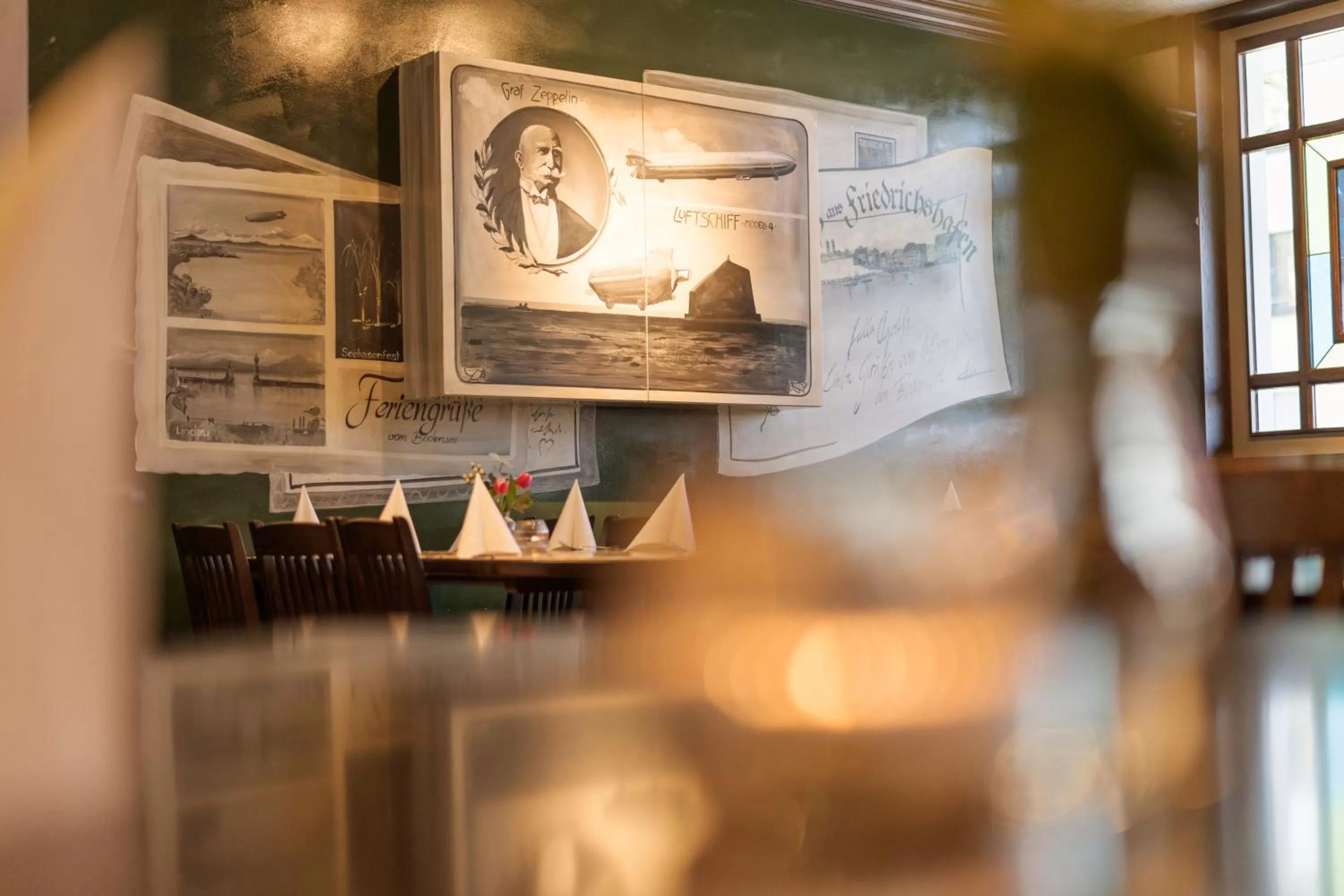 Restaurant/places to eat, TV/Entertainment Center in Lukullum