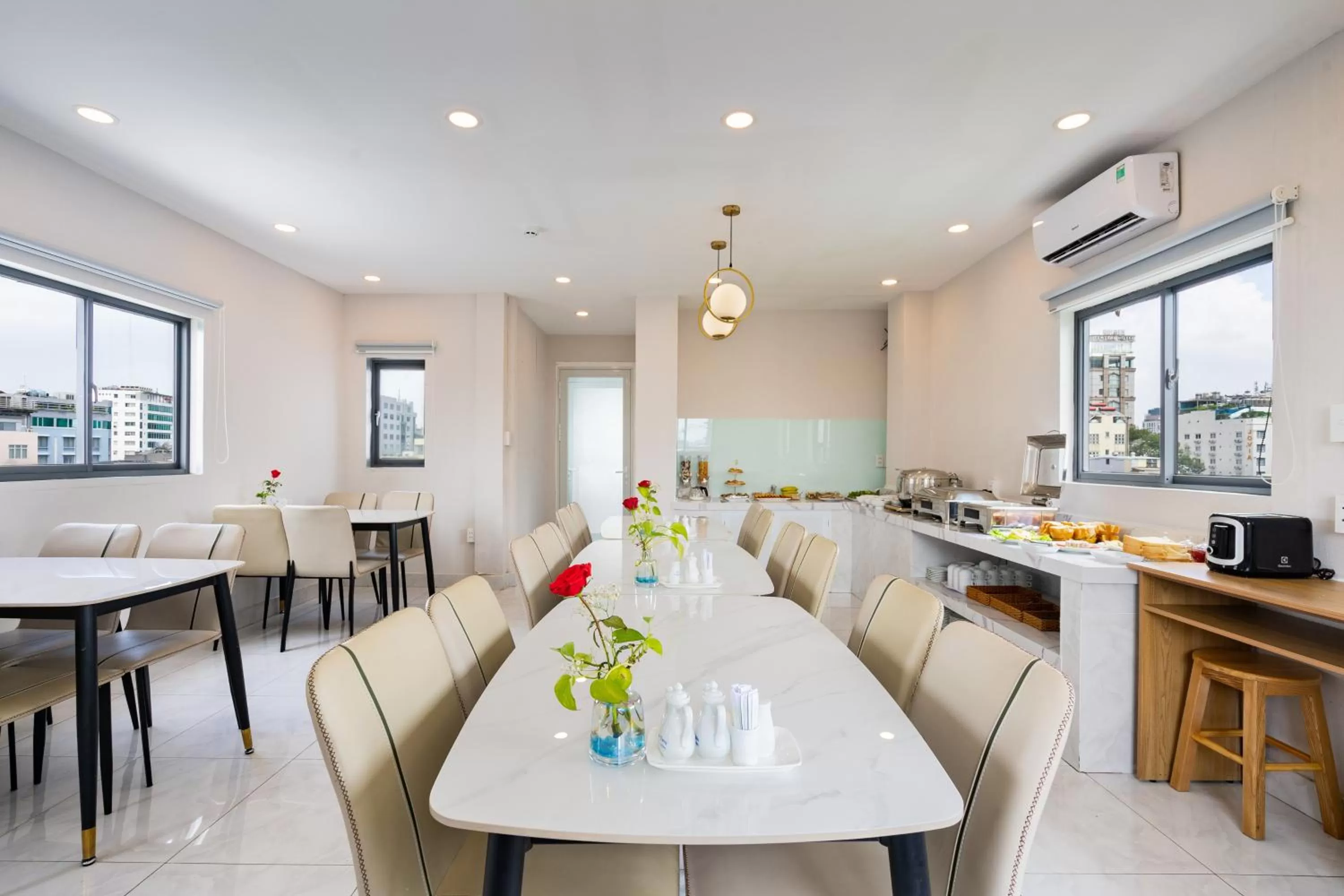 Restaurant/places to eat in A&A Toronto Hotel