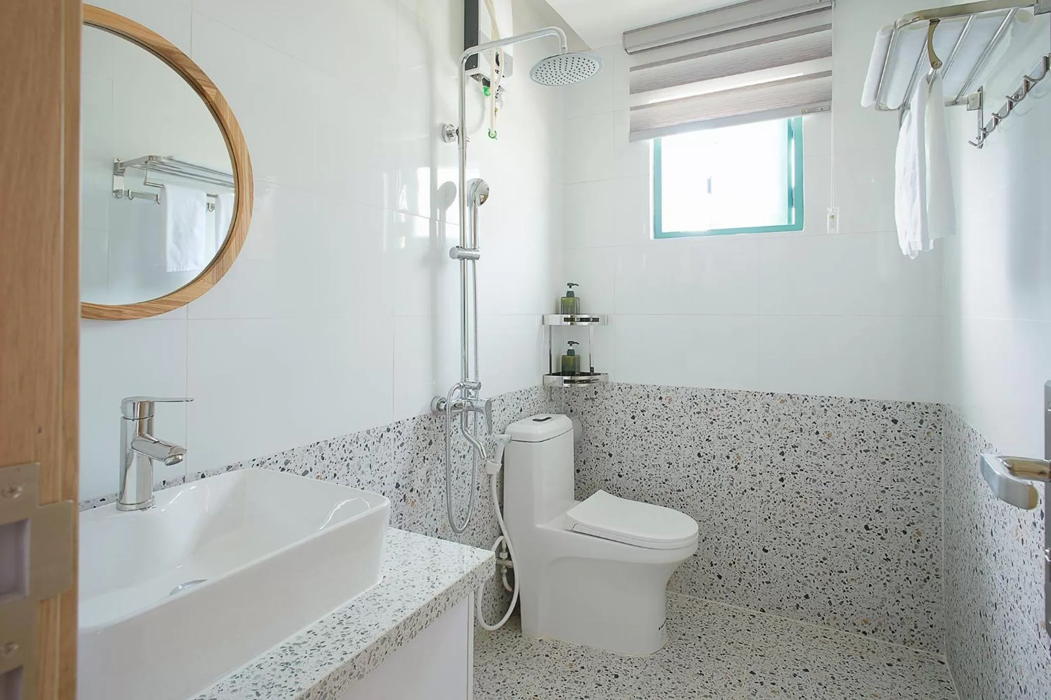 Toilet in Larimar Villas Cô Giang