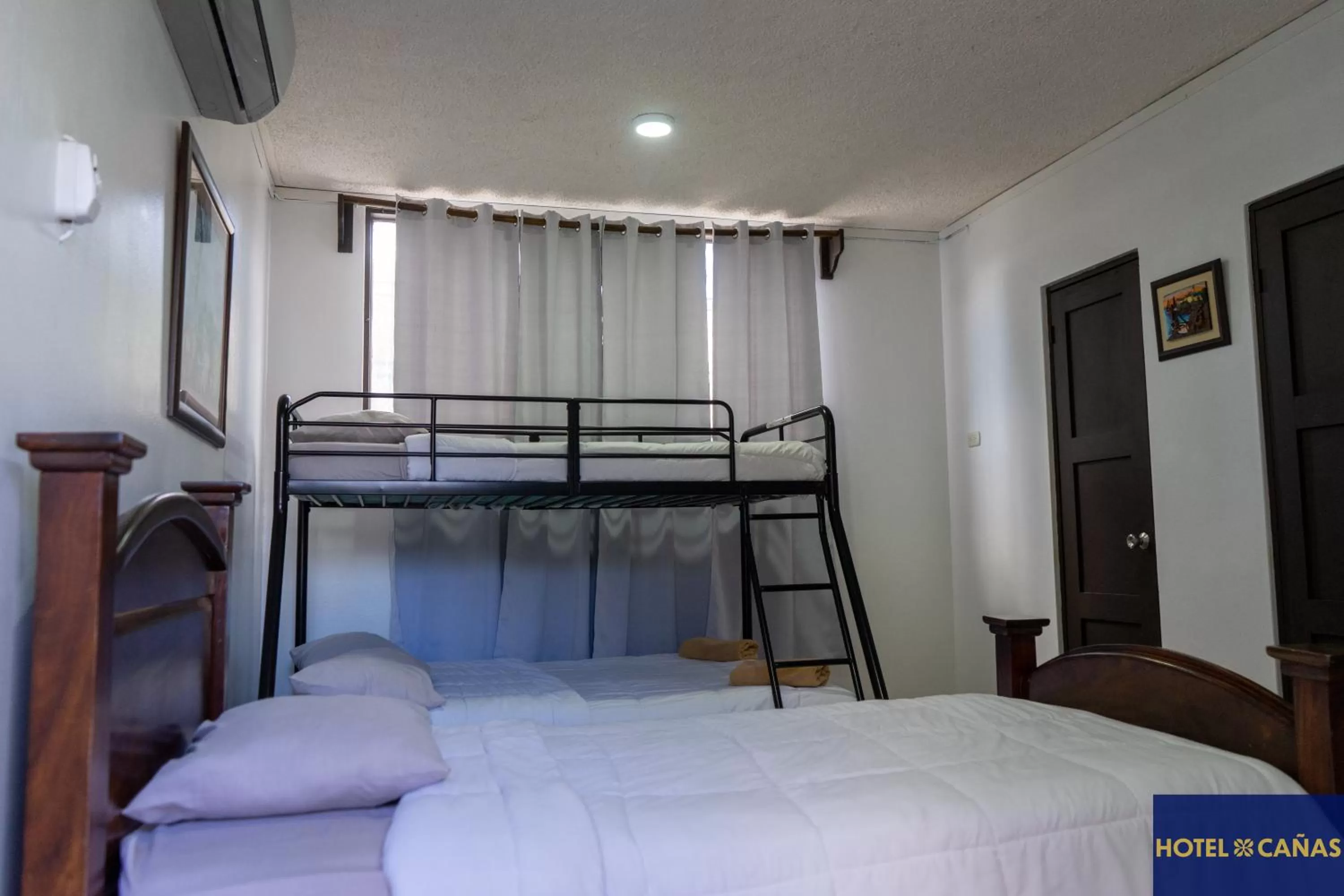 Family in Hotel Cañas