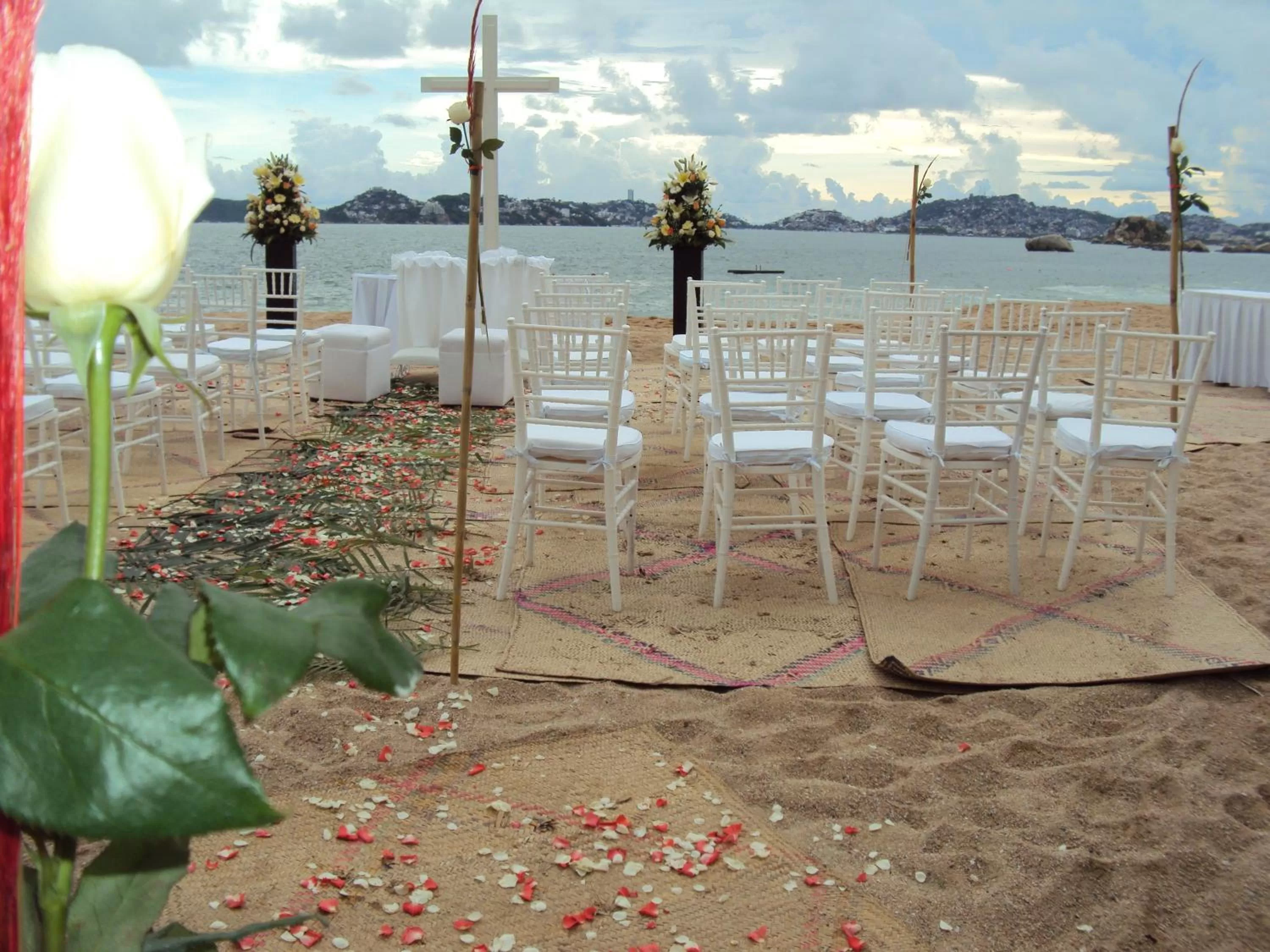 Beach in Hotel Acapulco Malibu