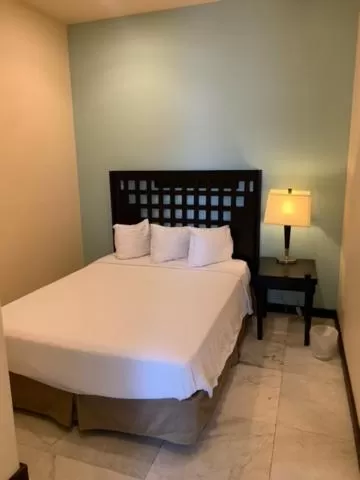 Bed in Sunchase Inn & Suites