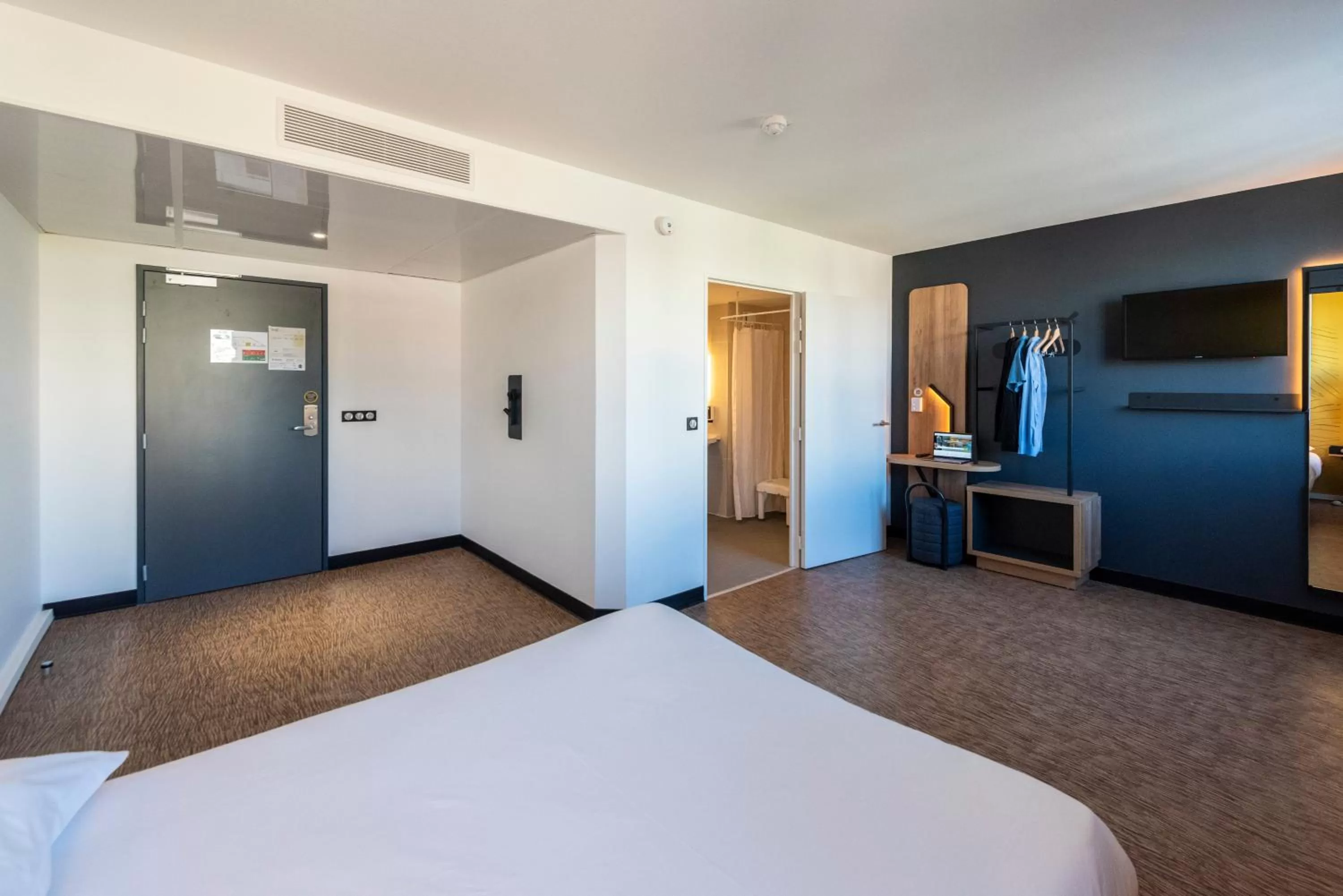 Photo of the whole room, Bed in B&B HOTEL Nice Aéroport Arenas