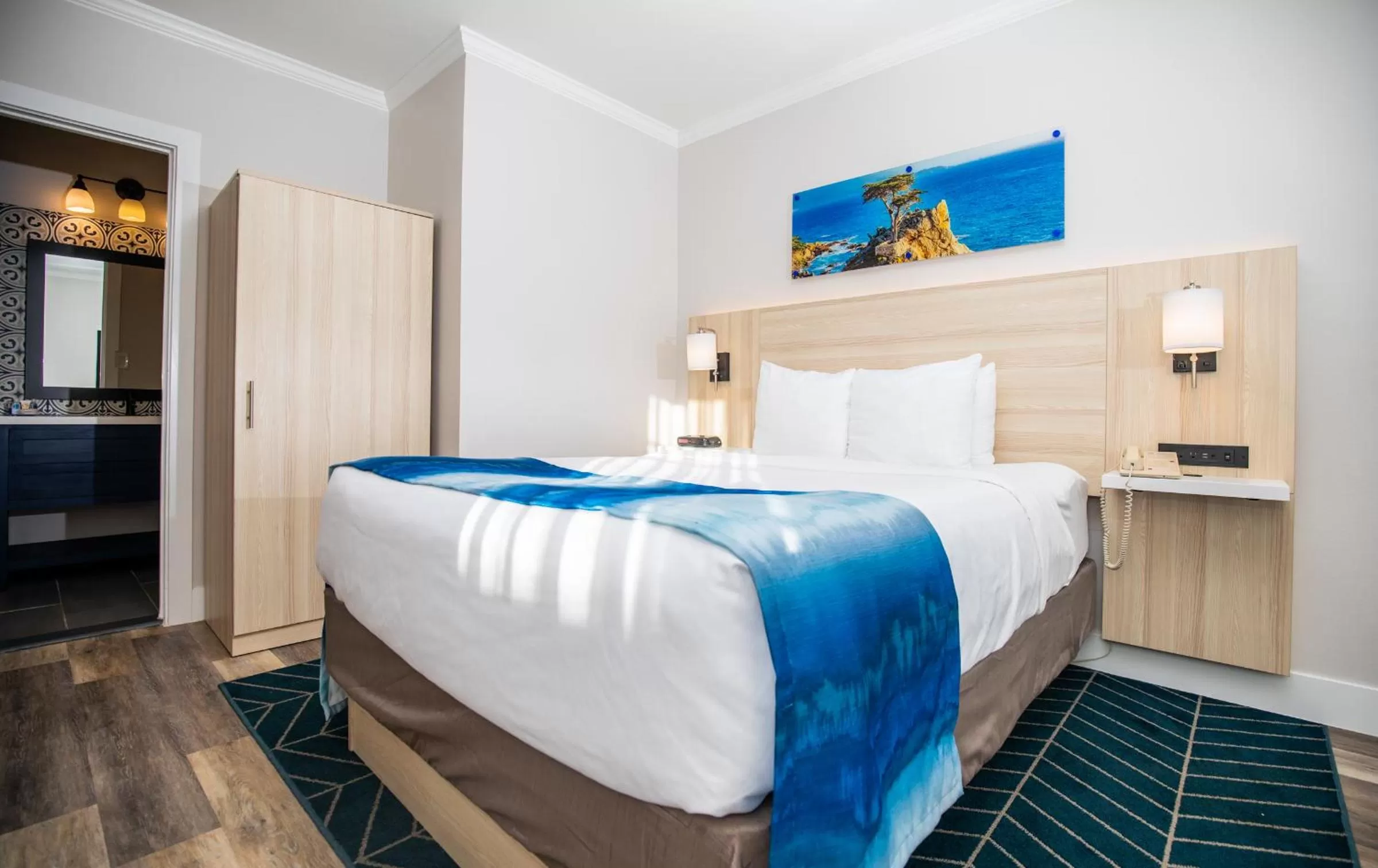 Bed in Comfort Inn Carmel By the Sea