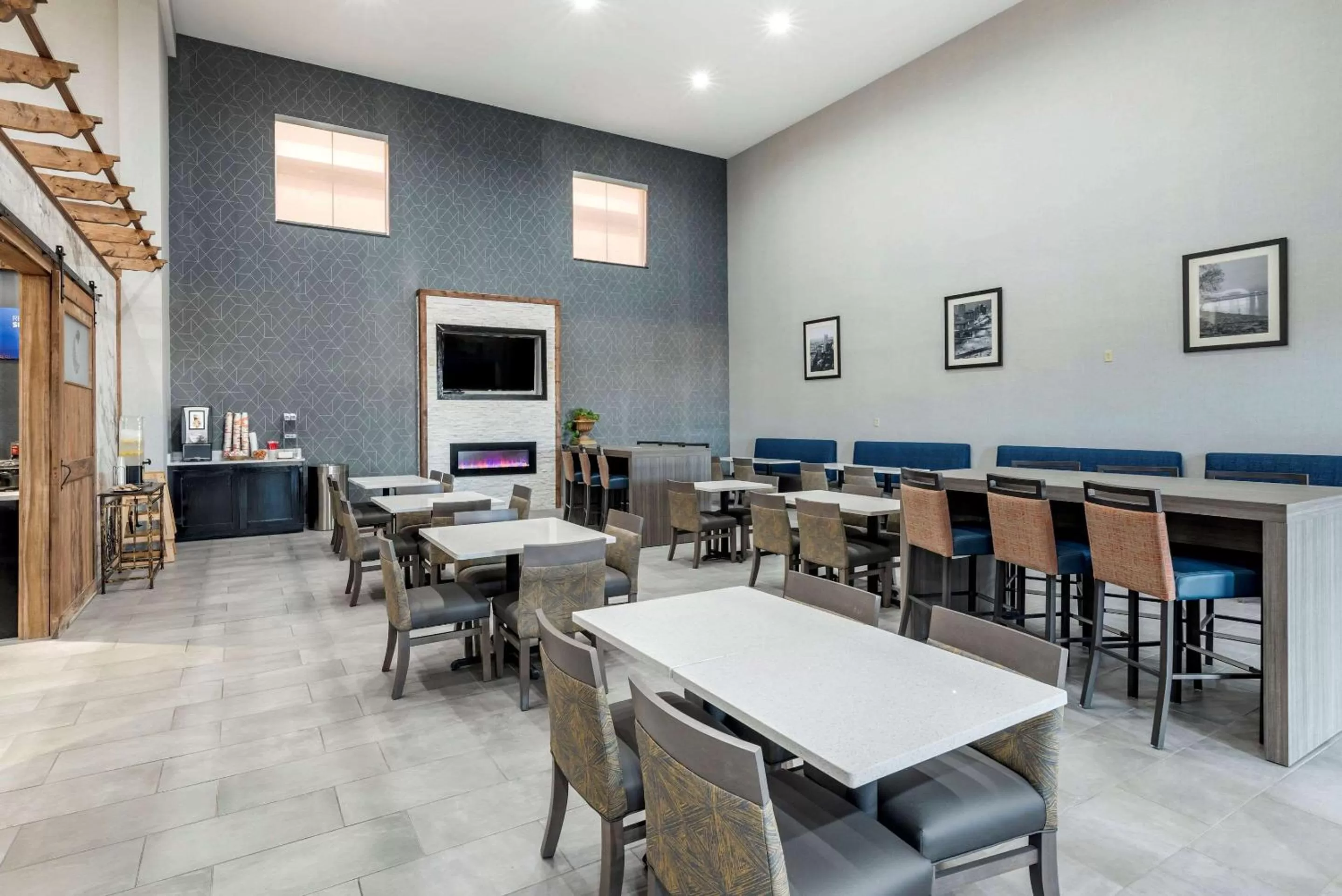 Restaurant/places to eat in Comfort Suites West Memphis I-40 I-55