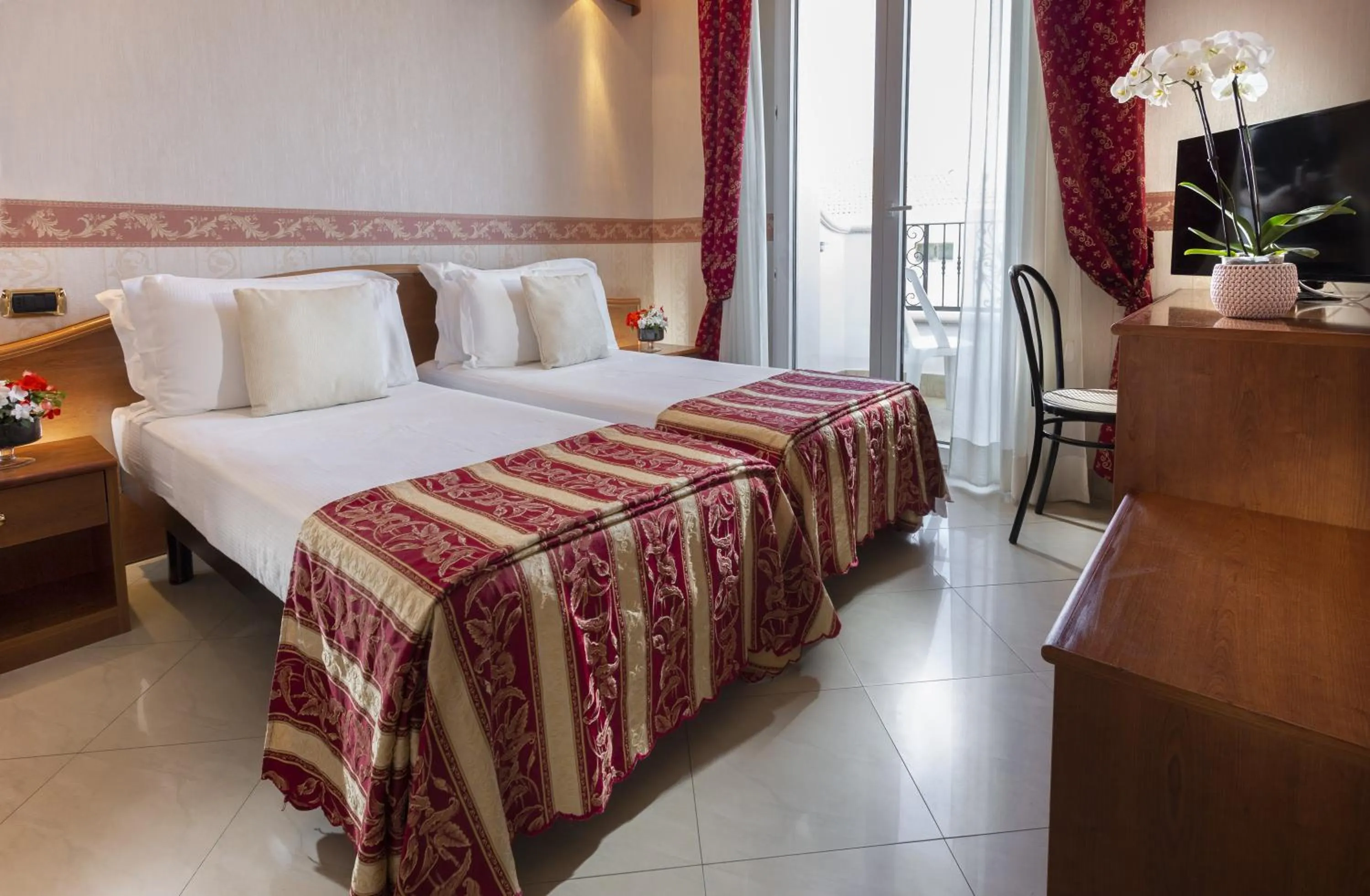 Bedroom, Bed in Hotel Gallia Palace