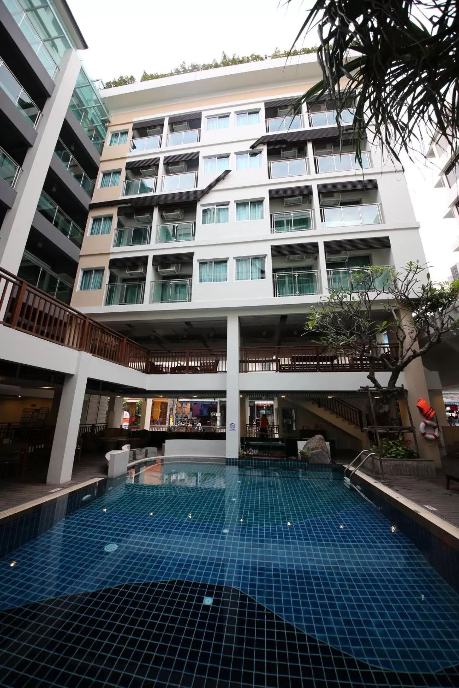 Facade/entrance in Sunshine Hotel & Residences