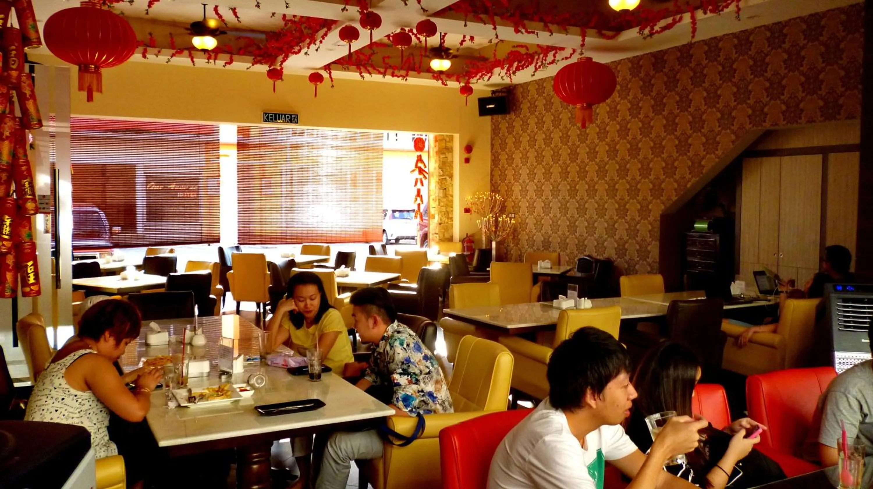 Restaurant/places to eat in My Dream Hotel