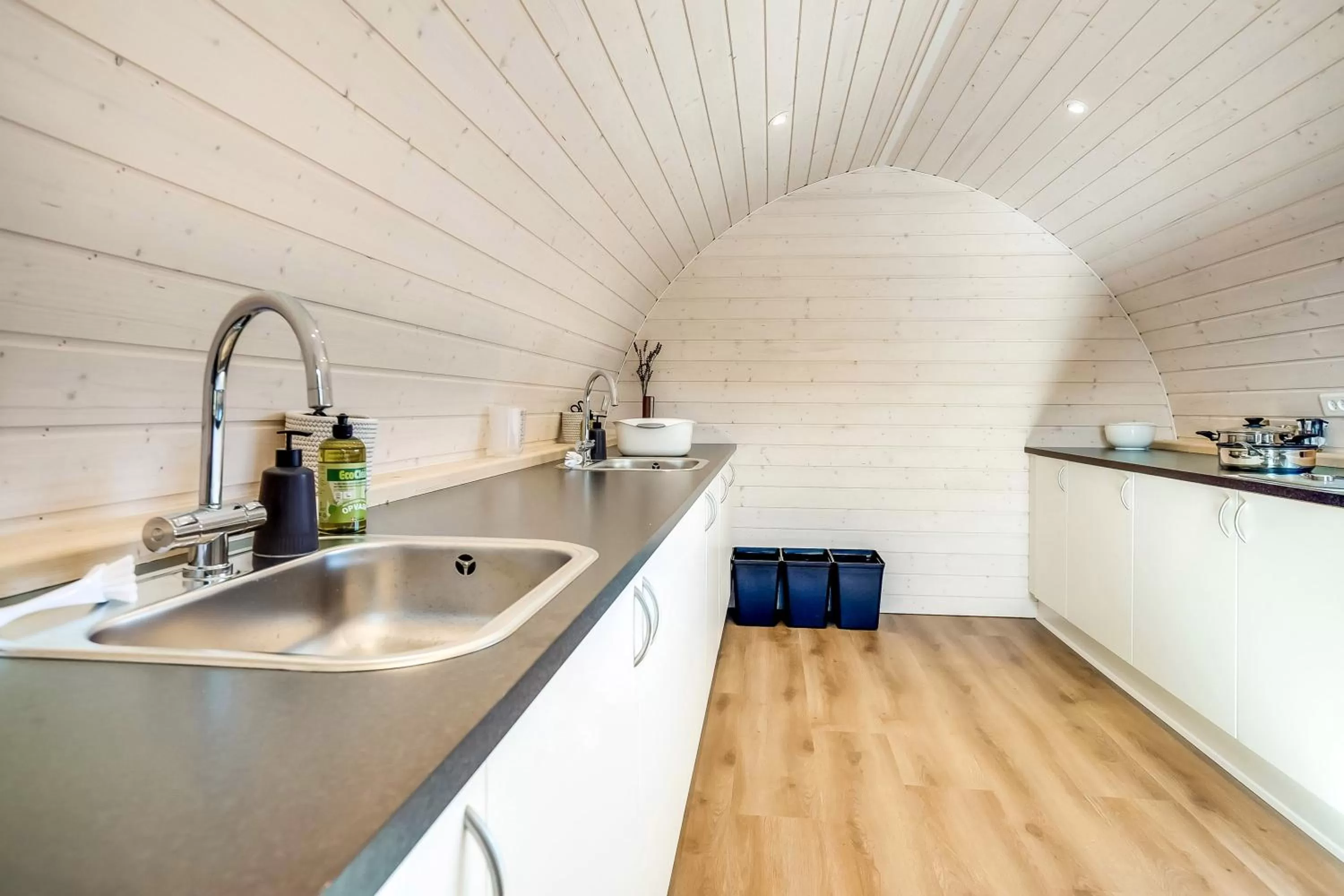 Communal kitchen in Danhostel Skjern