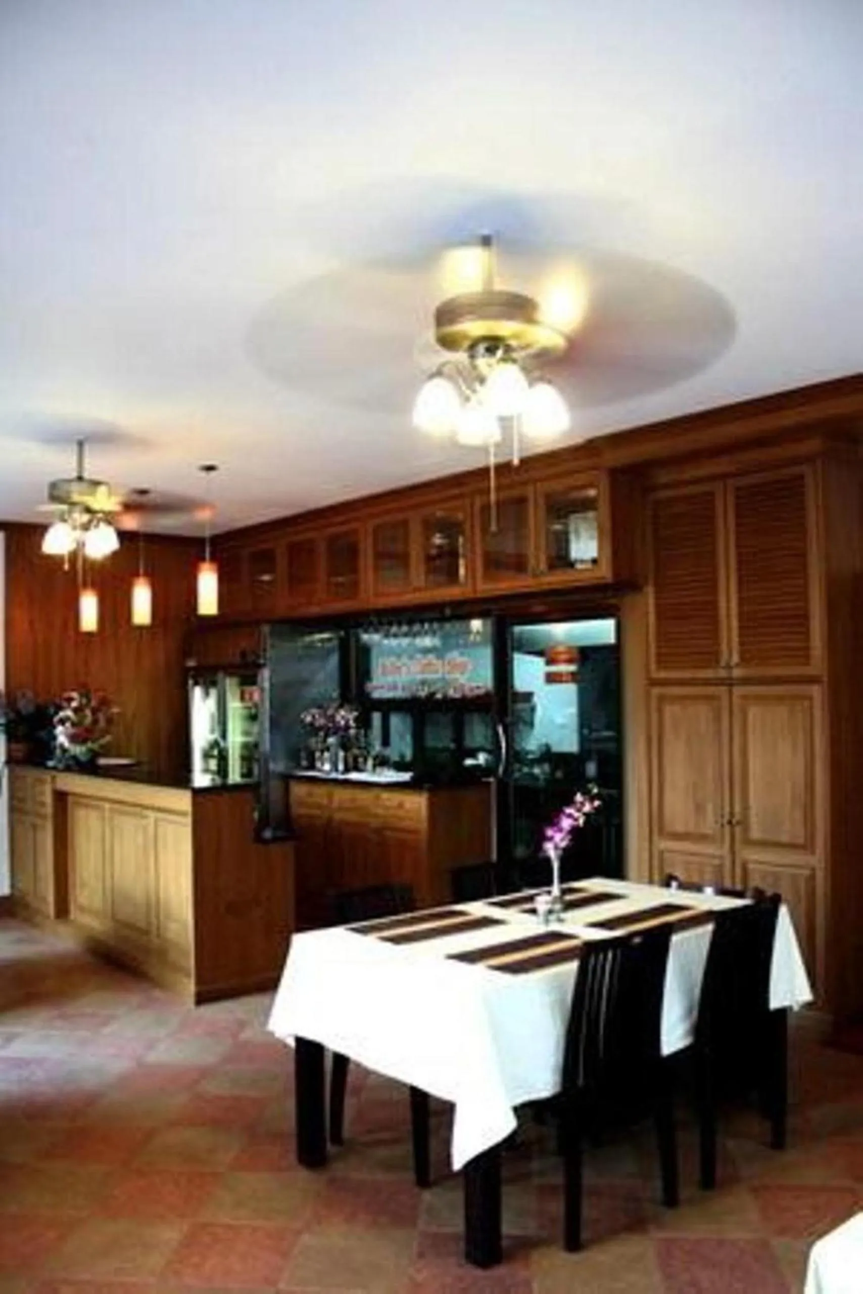 Restaurant/Places to Eat in Selina Place