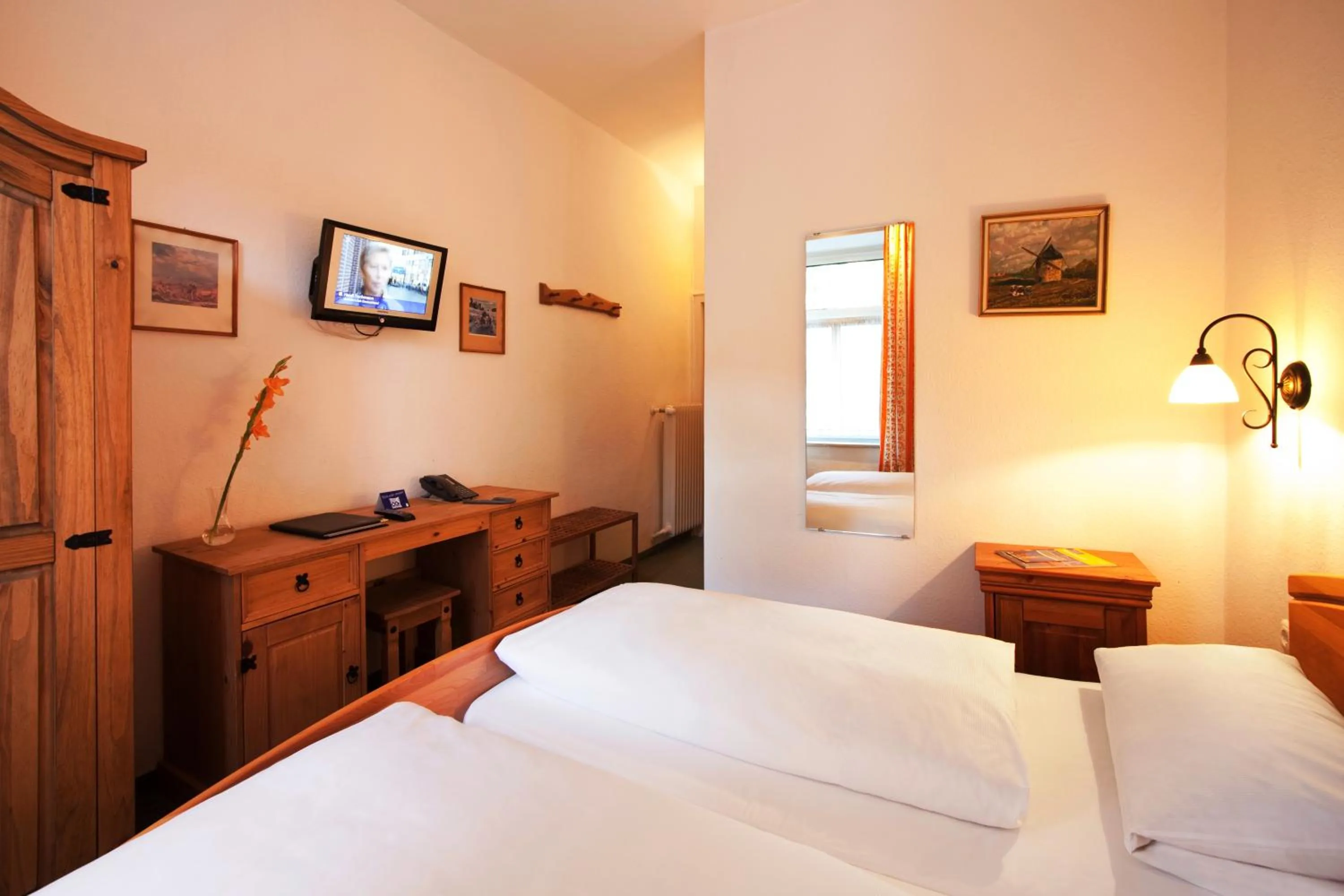 Bedroom, Bed in Hotel Hahn