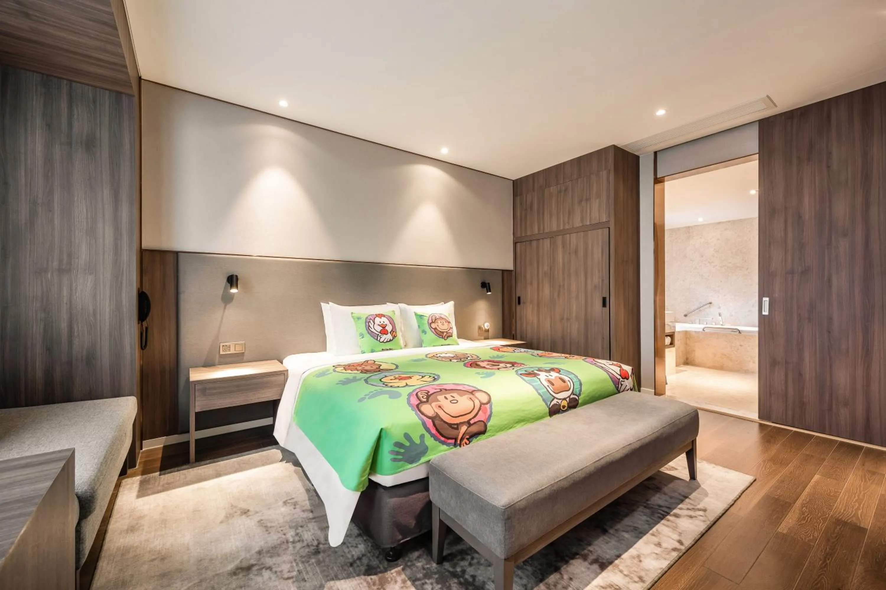 Photo of the whole room, Bed in Holiday Inn Express Jinjiang Anhai by IHG