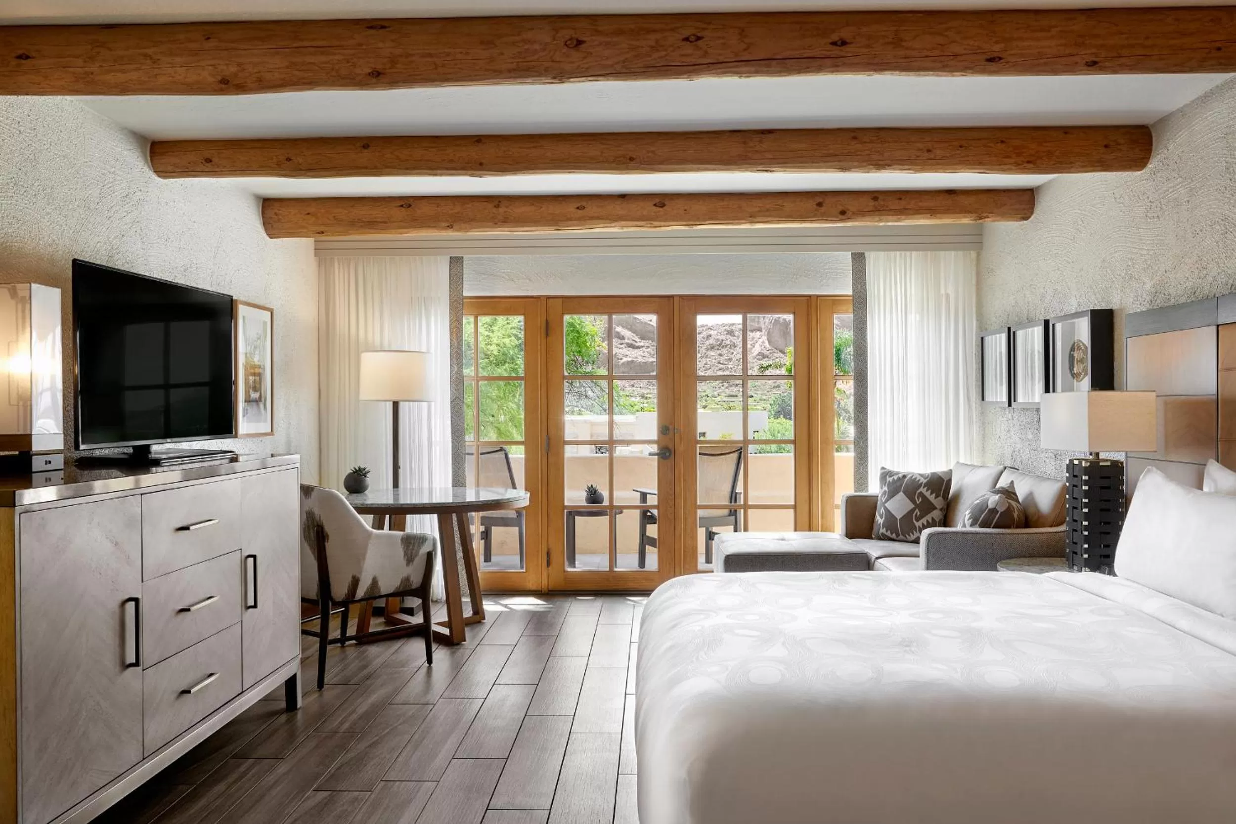 Bed in JW Marriott Scottsdale Camelback Inn Resort & Spa