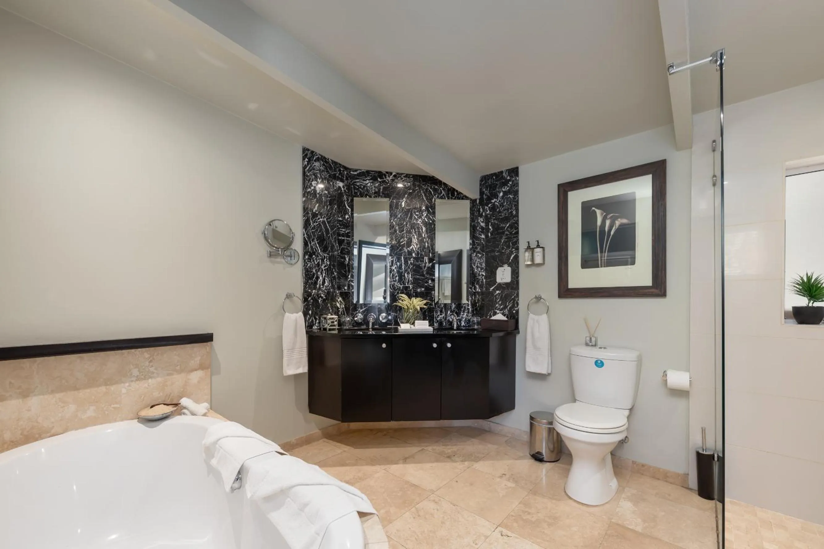 Shower in O on Kloof Boutique Hotel & Spa