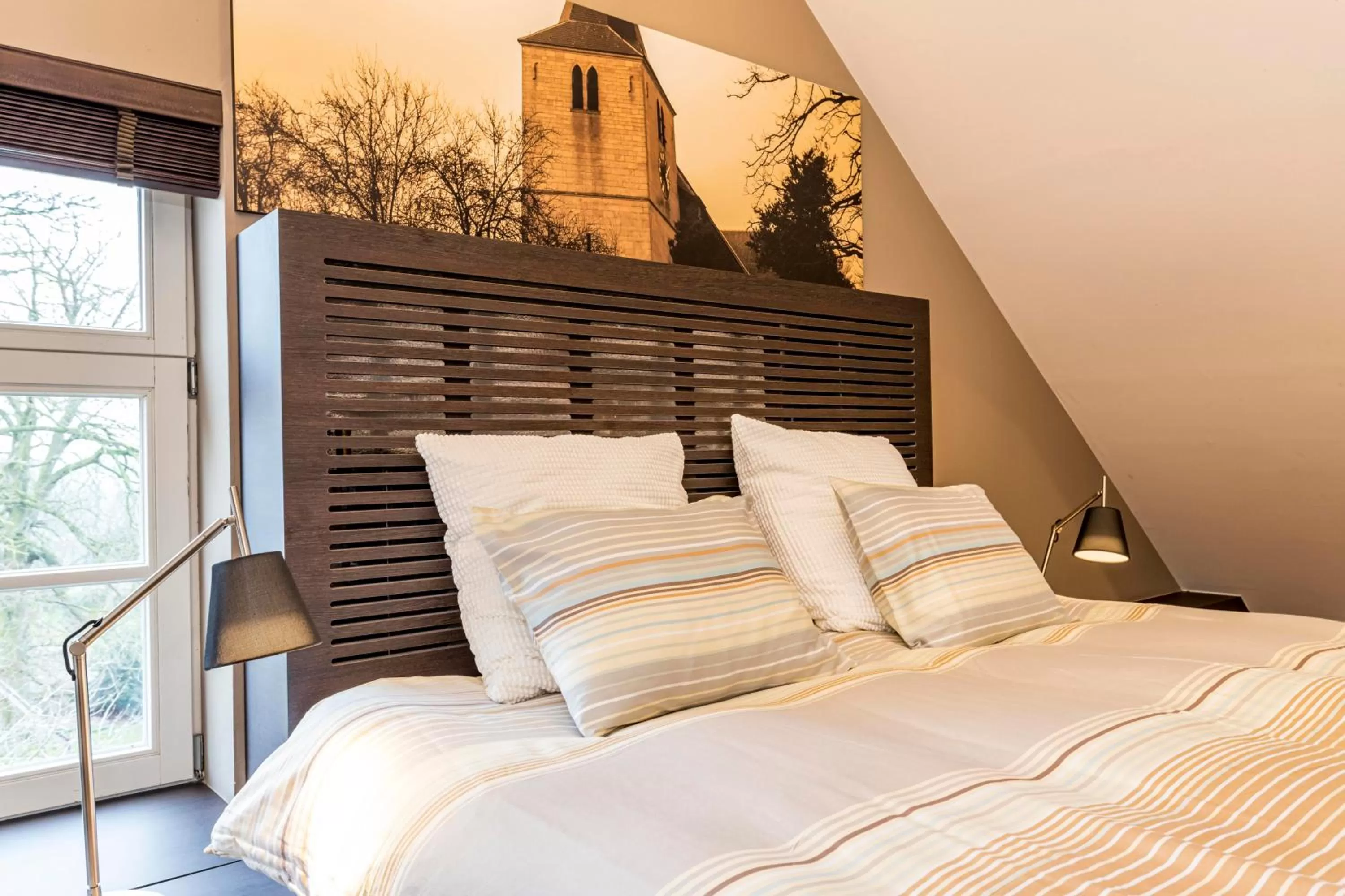 Photo of the whole room, Bed in De Pastorie