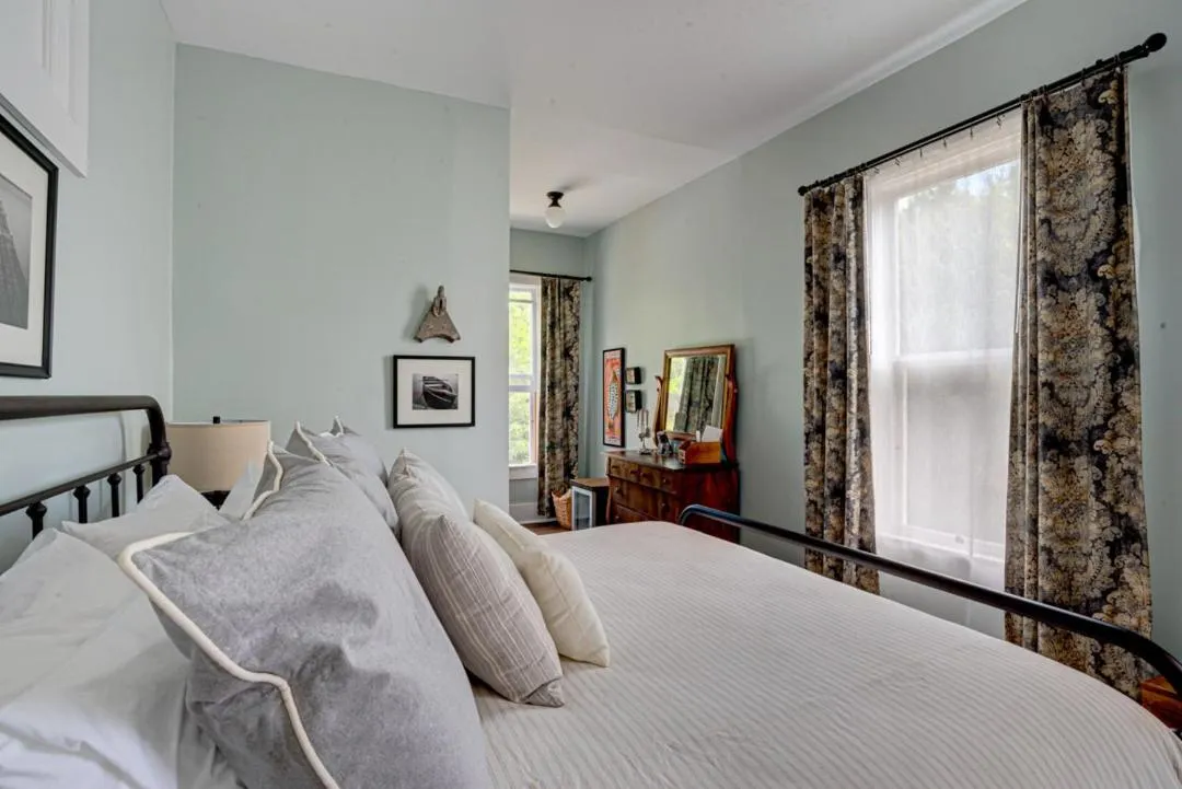 Bed in Historic Birch Lodge and Motel