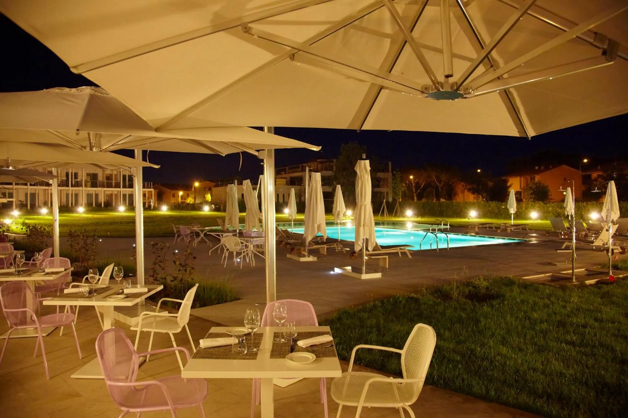 Garden in Pisa Tower Plaza