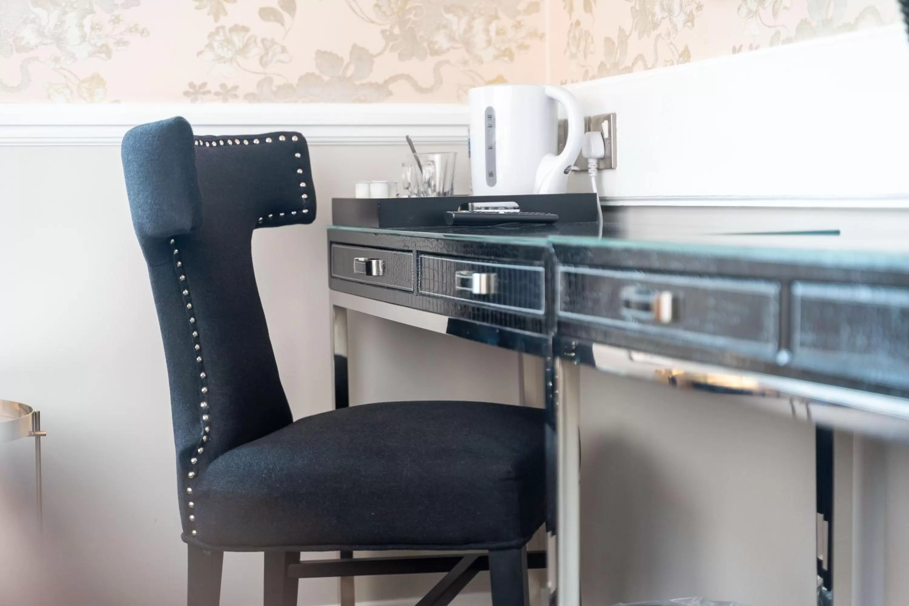 Seating area in Guildford Manor Hotel & Spa