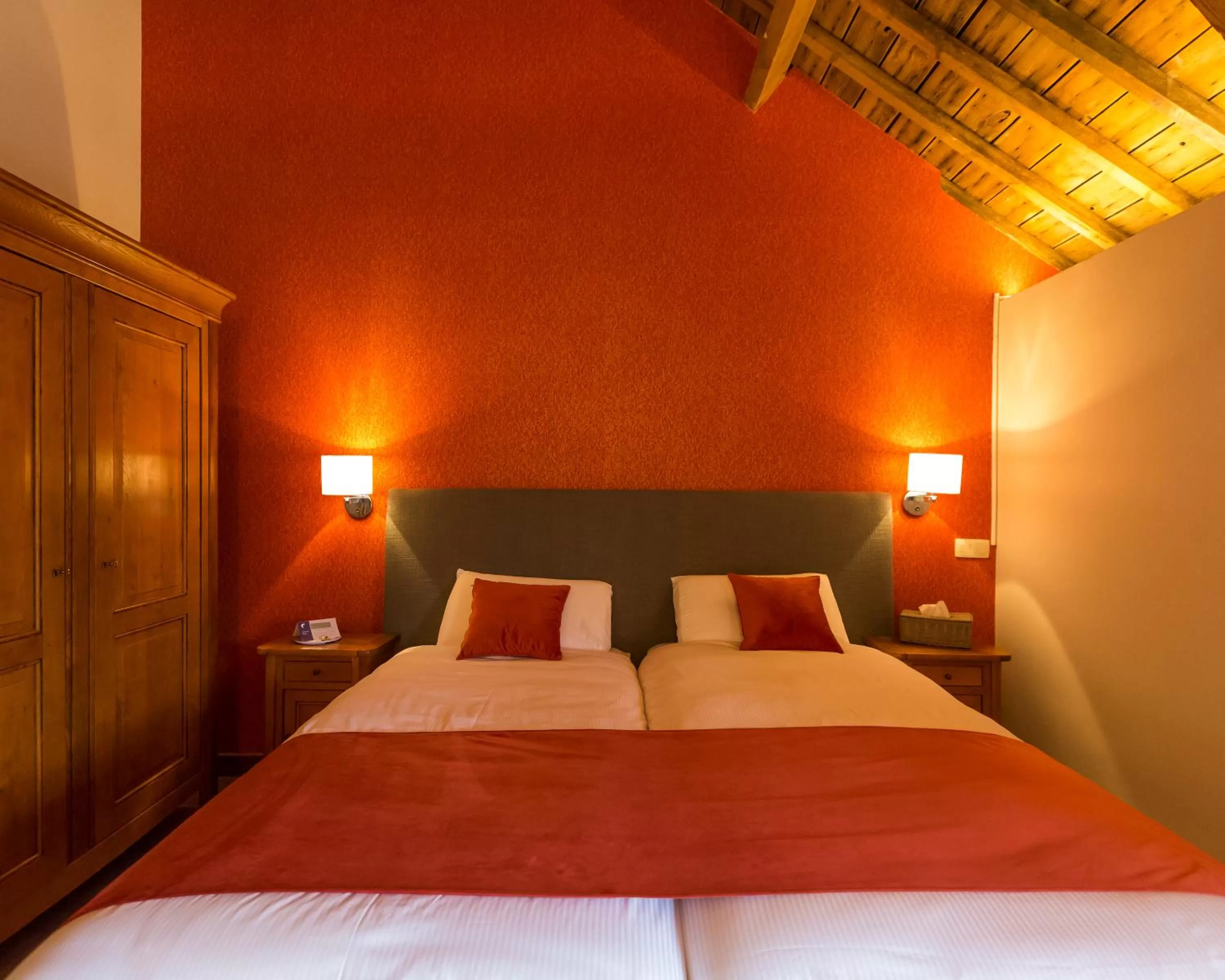 Photo of the whole room, Bed in B&B Ferme Château de Laneffe