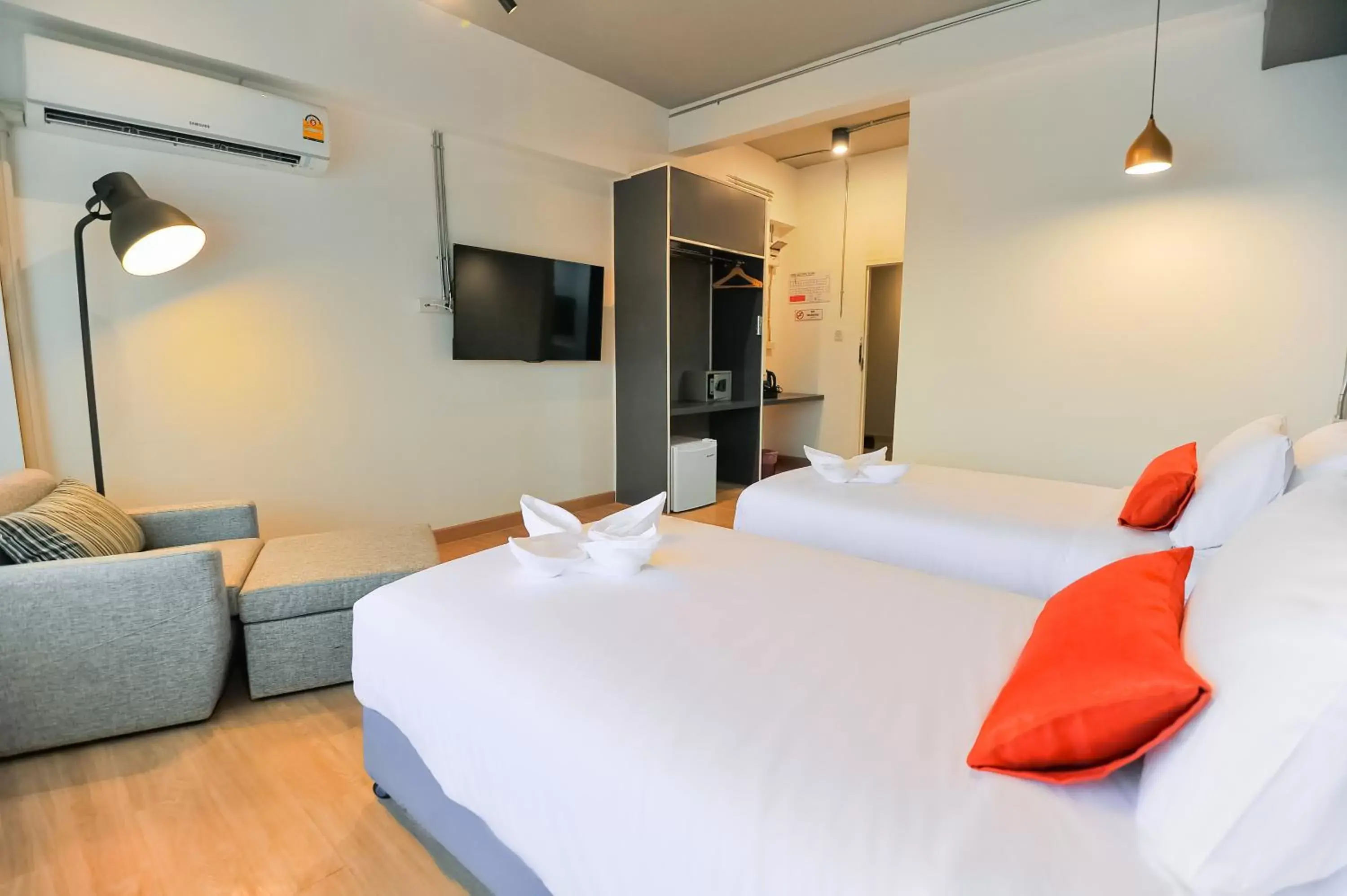 Deluxe Double or Twin Room with City View in 7 Days Premium Hotel Pattaya Deluxe Double or Twin Room with City View in 7 Days Premium Hotel Pattaya