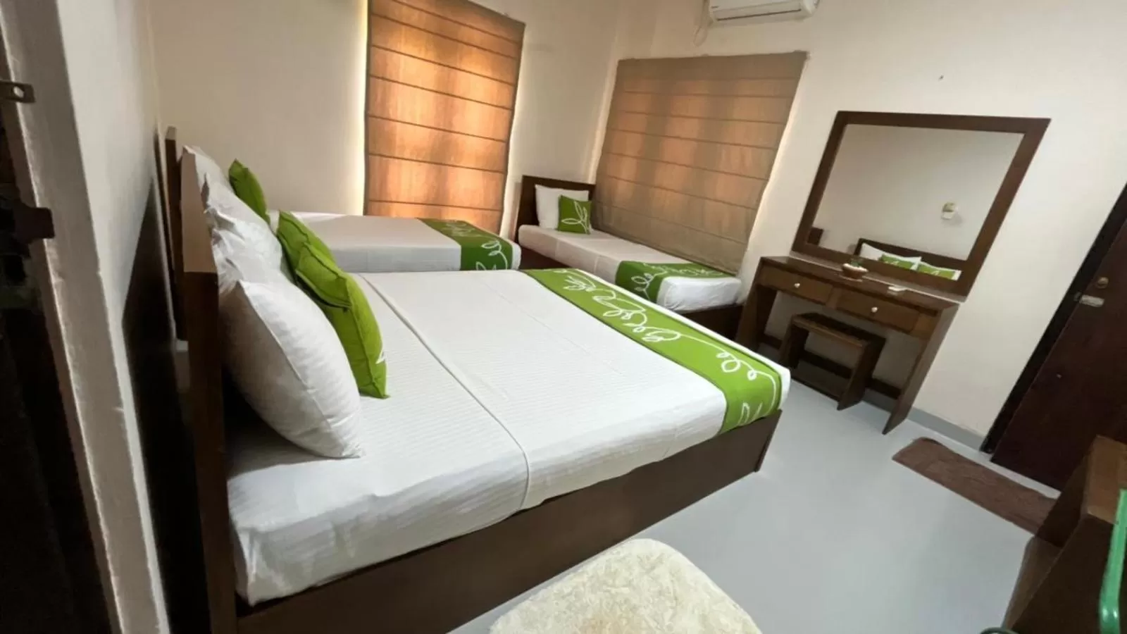 Photo of the whole room, Bed in Honey Tree Polonnaruwa