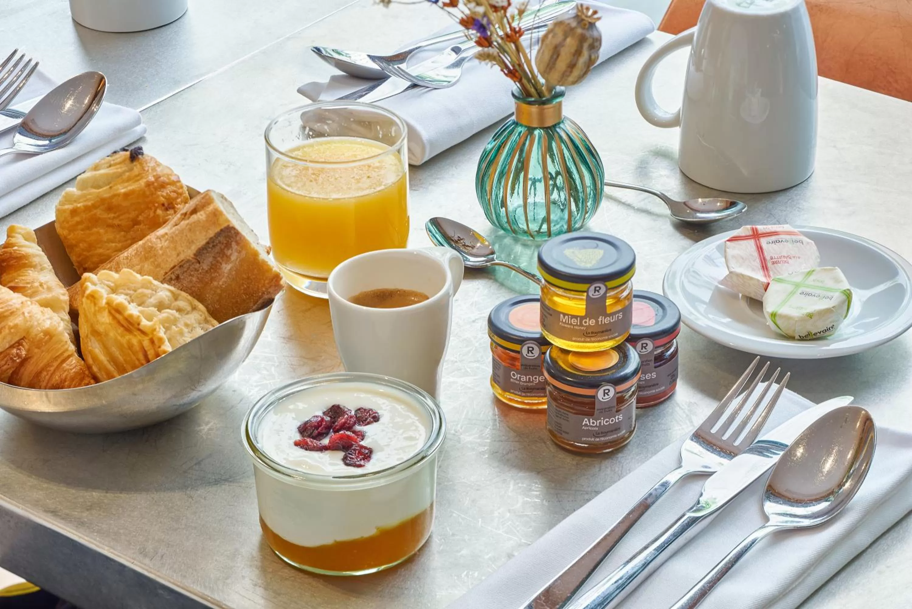Breakfast in Boutet Bastille Hotel Paris - MGallery Collection