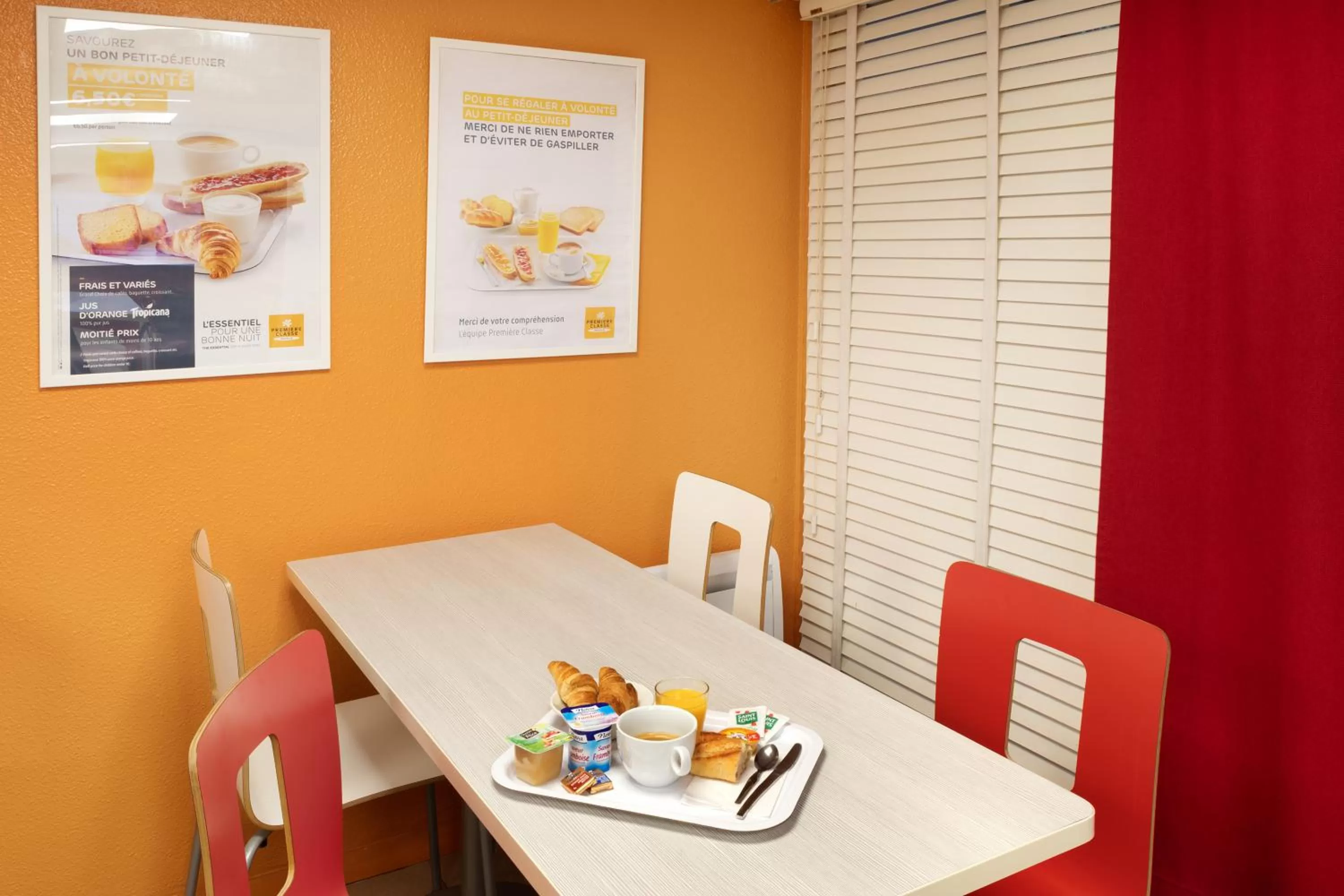 Restaurant/places to eat in Hotel Fleury Merogis - Ex Premiere Classe Fleury Merogis