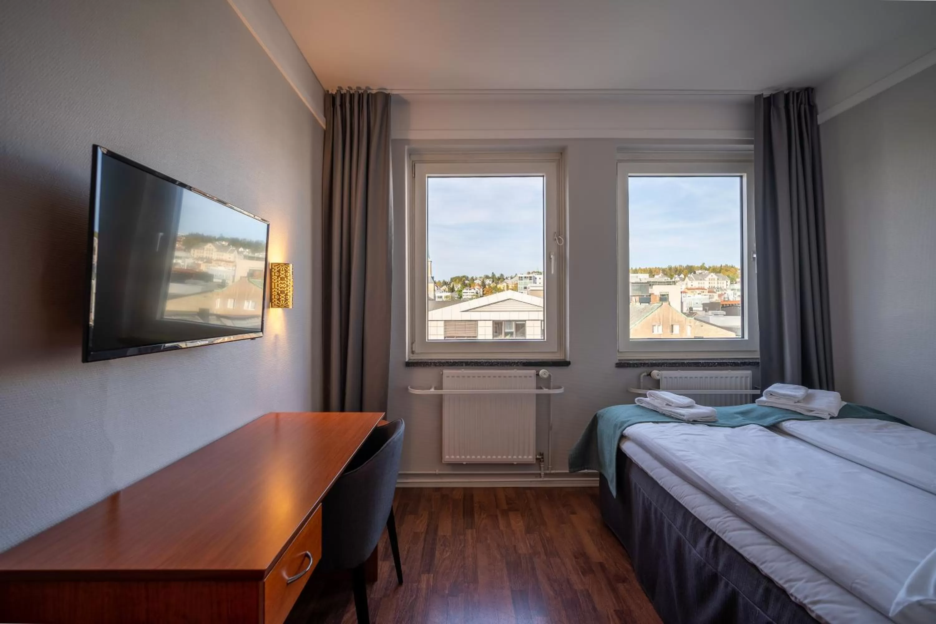 Photo of the whole room, Bed in Enter Amalie Hotel