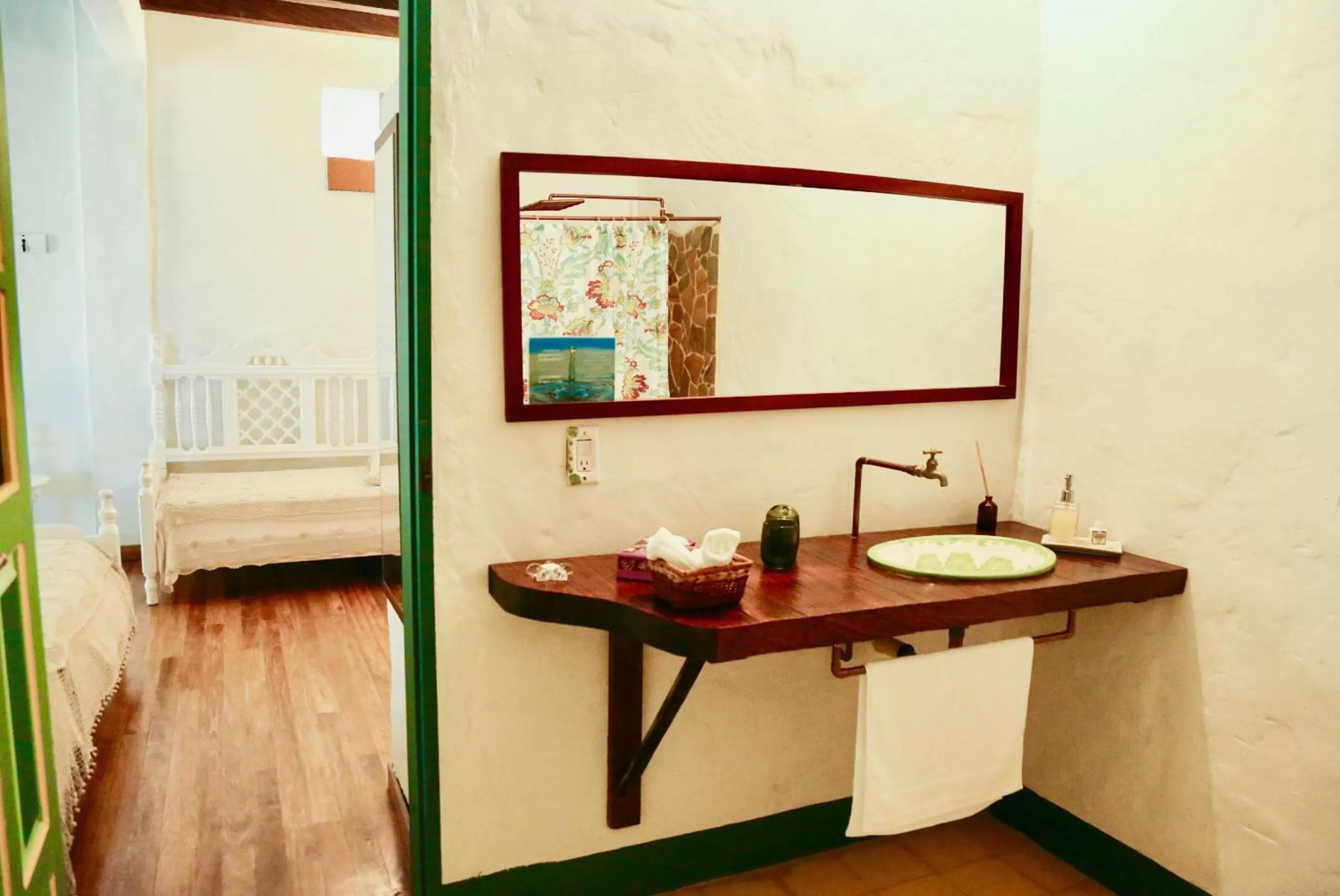 Shower, Bathroom in El Despertar Hotel