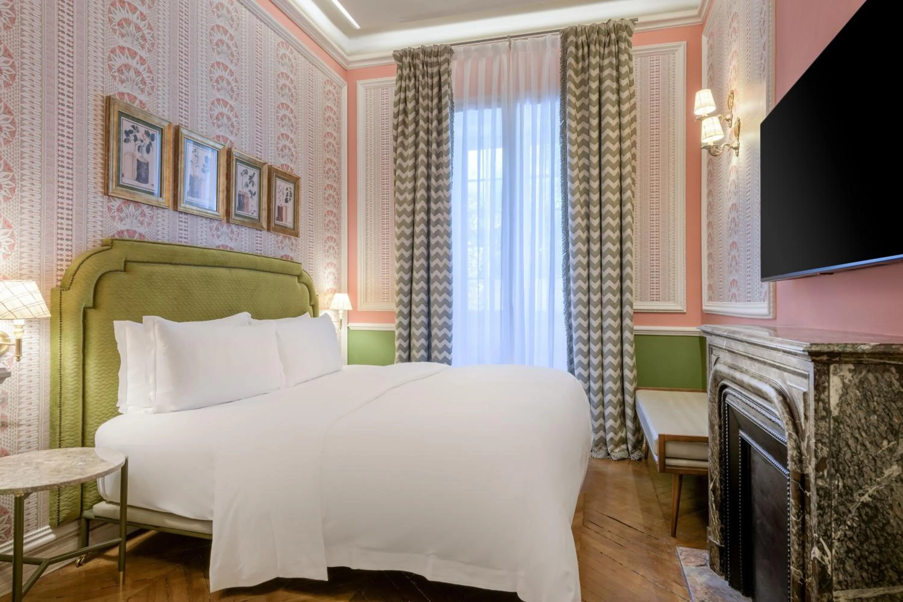 Photo of the whole room, Bed in Santo Mauro, a Luxury Collection Hotel, Madrid