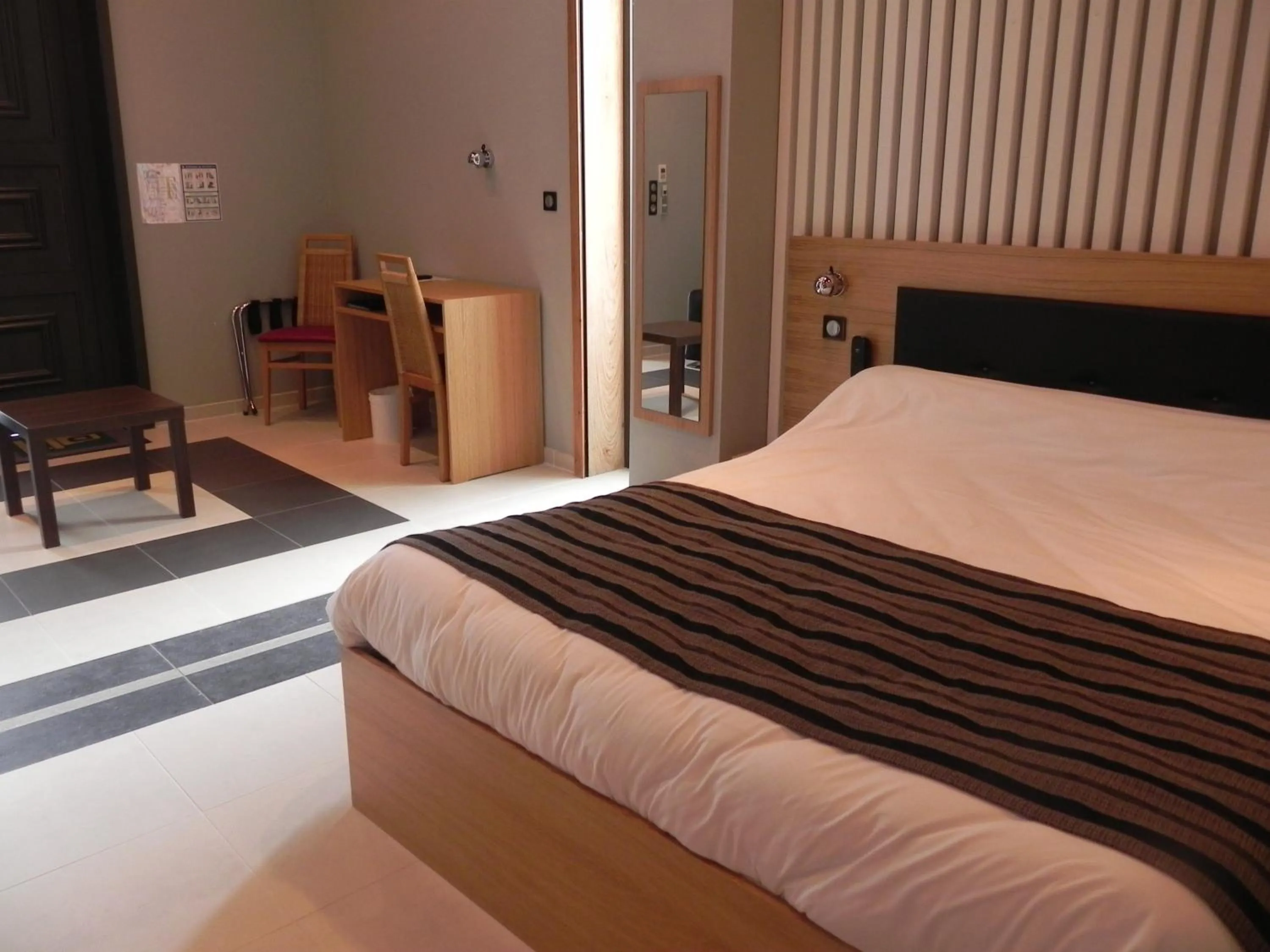 Bed in Hôtel - Restaurant Au Tonnelier