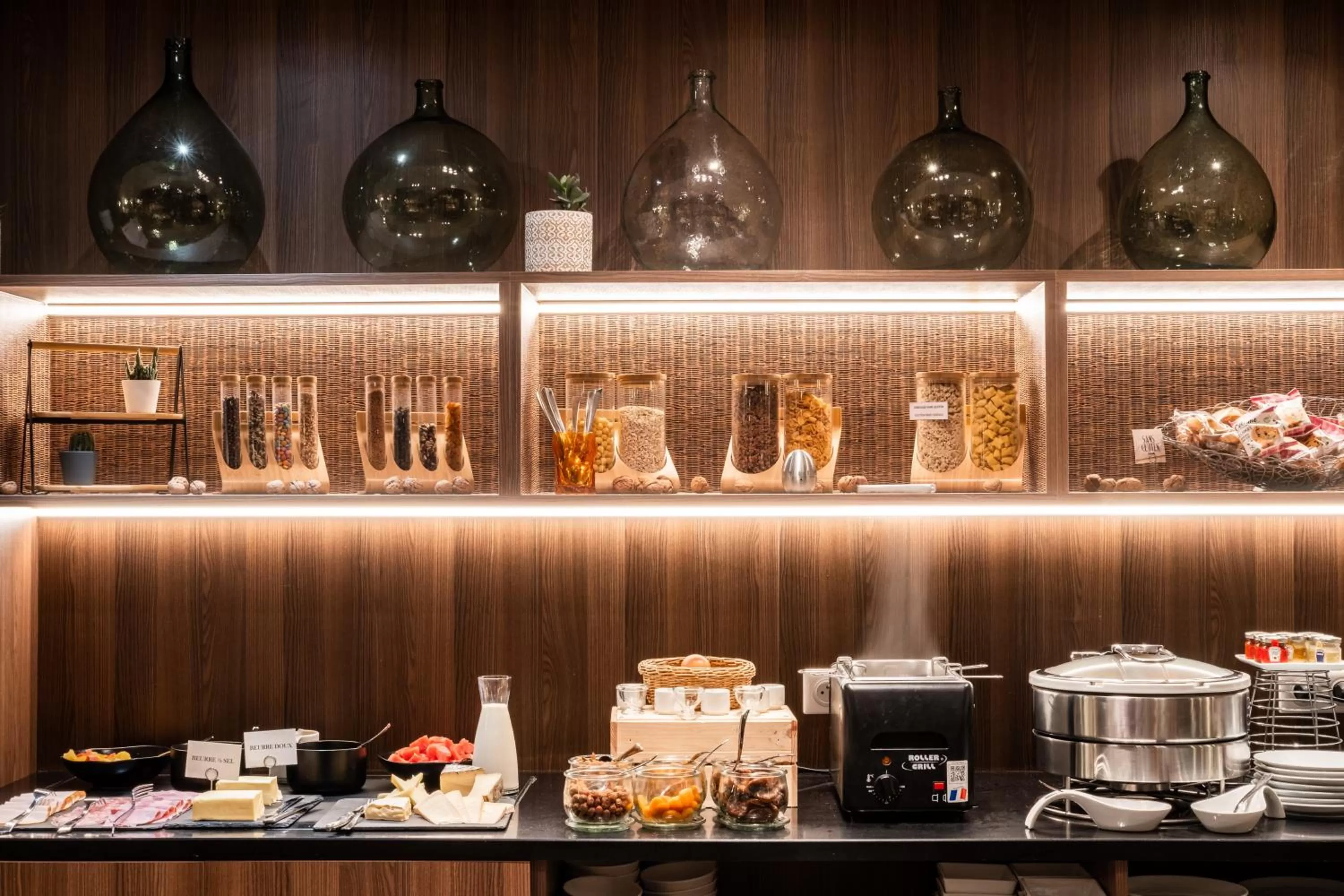 Buffet breakfast in Mercure Grenoble Meylan