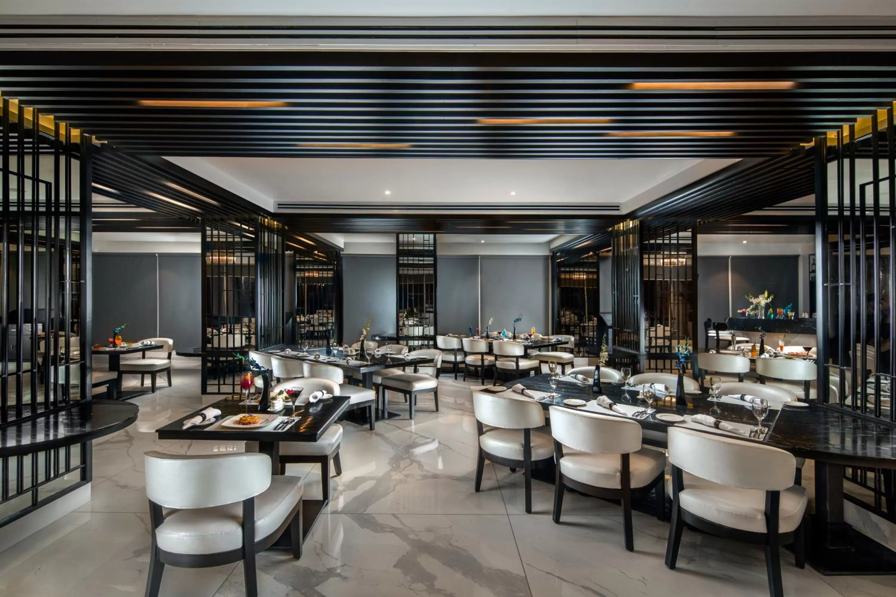 Restaurant/places to eat in Sandal Suites by Lemon Tree Hotels