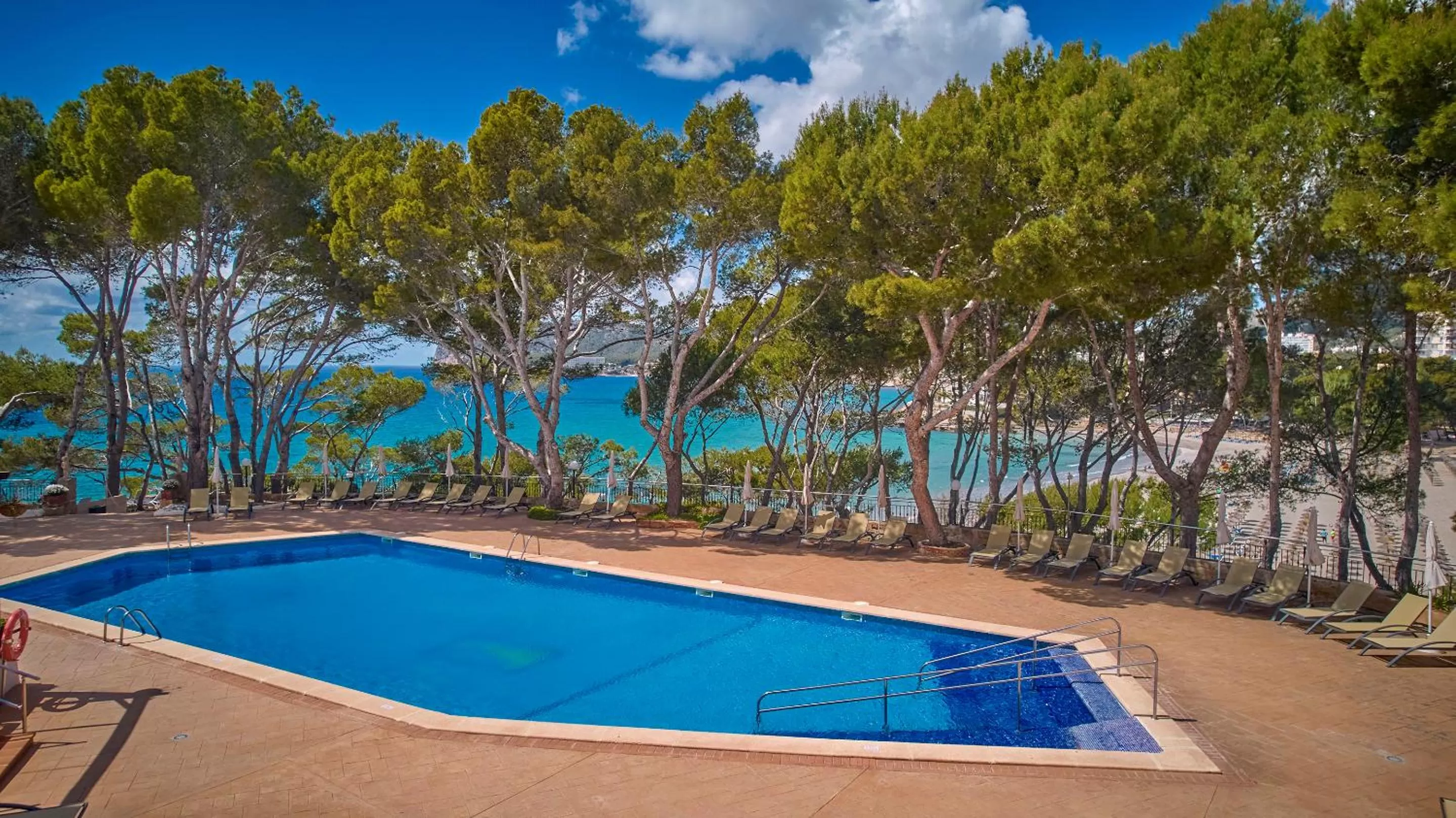 Swimming pool in Universal Hotel Lido Park & Spa